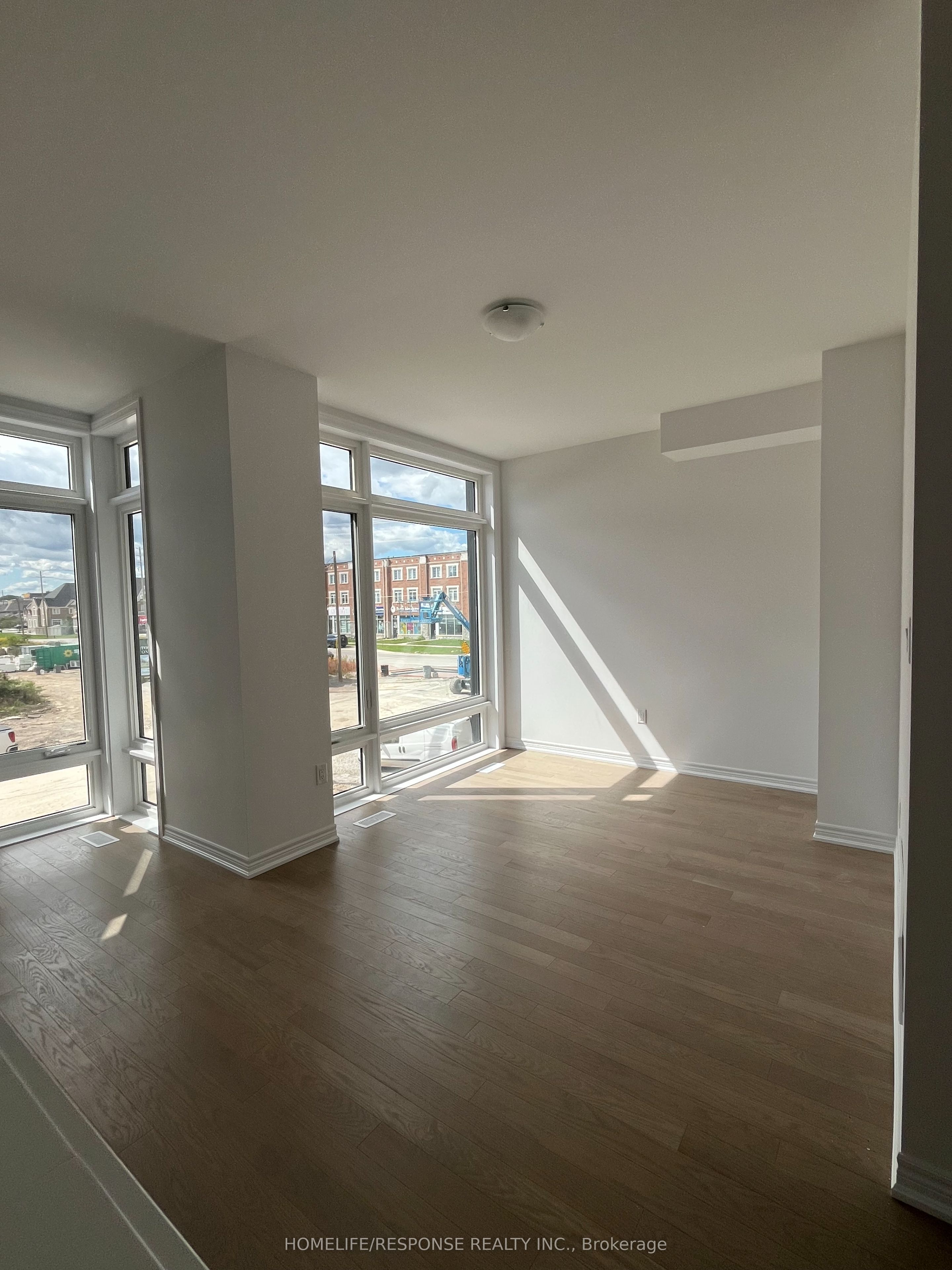 3573 POST Road, Oakville 2