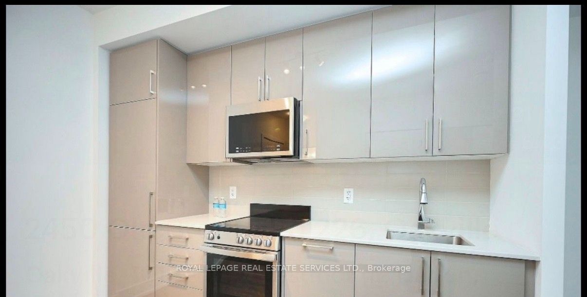 Unit 226 - 2450 Old Bronte Road, Oakville 2