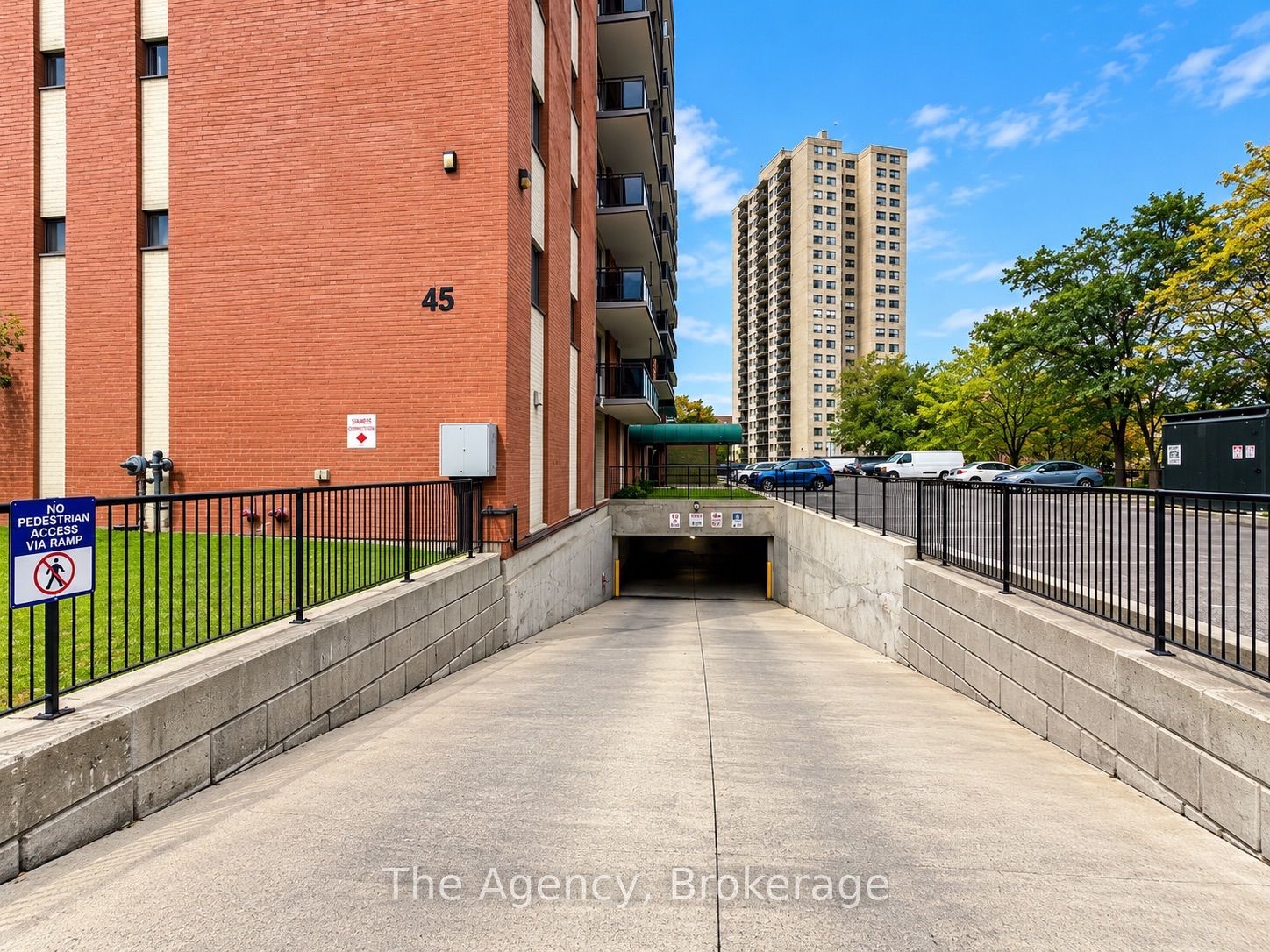 Unit 102 - 45 Paisley Boulevard W, Mississauga 4