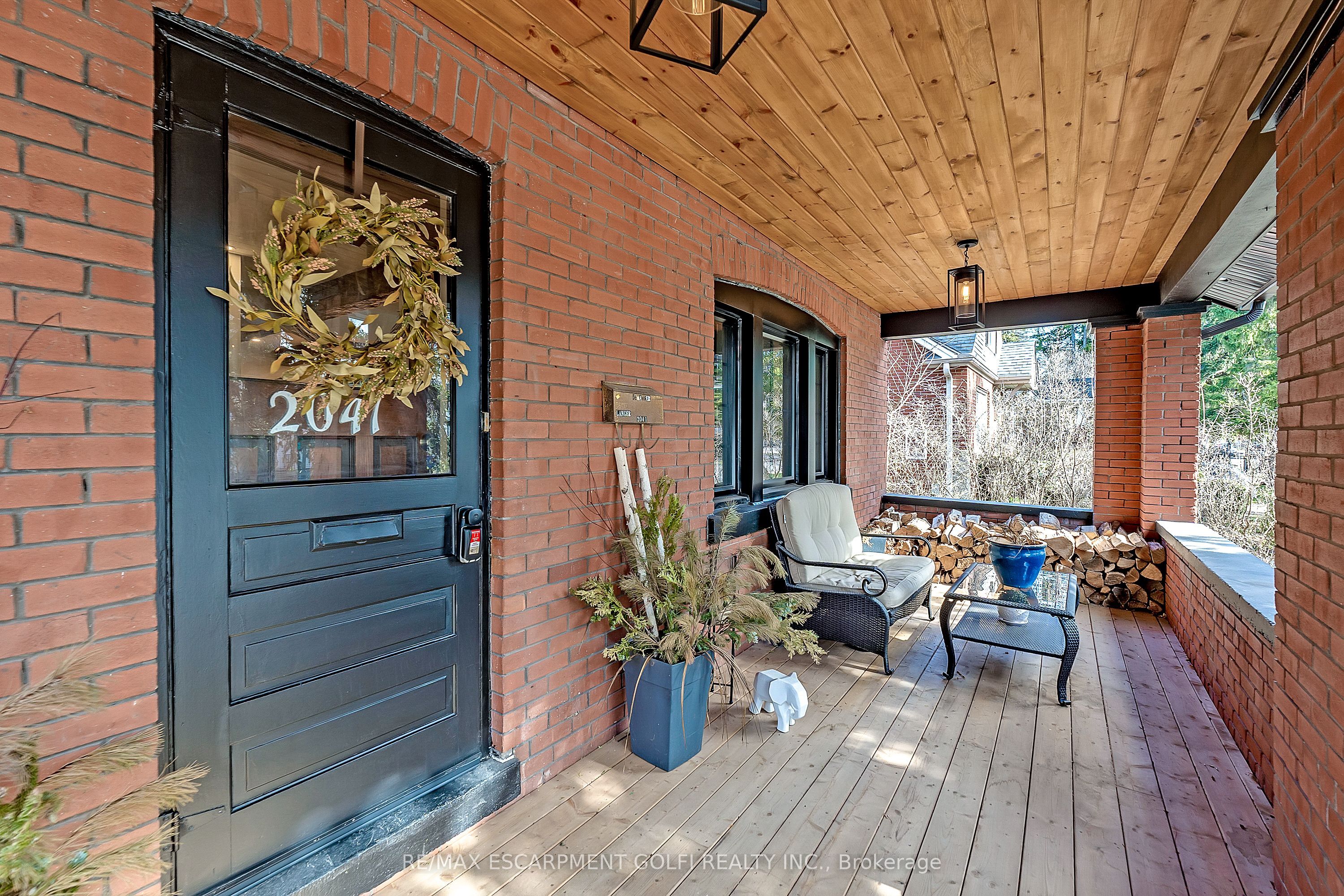 2041 Caroline St, Burlington, Ontario L7R1L3 Sold History HouseSigma