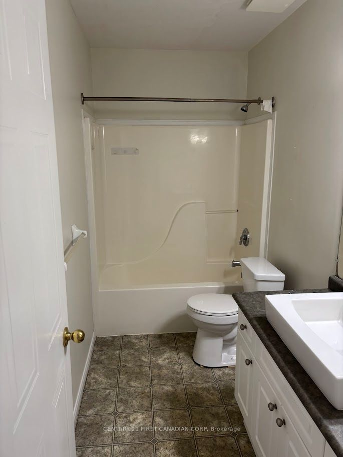 Unit Lower level - 86 Loggers Grove, London 5