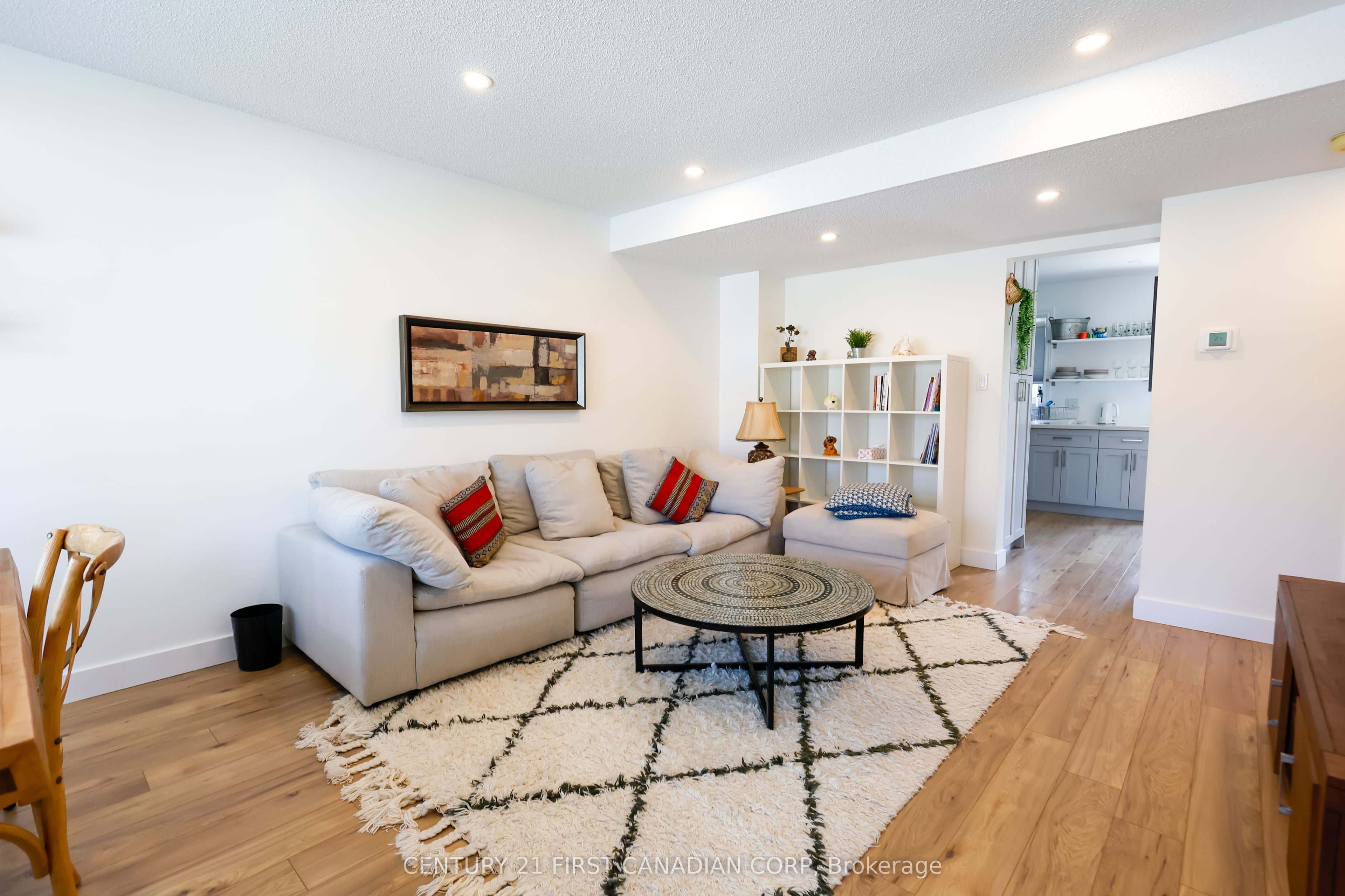 Unit 70 - 70 CHAPMAN Court, London 5