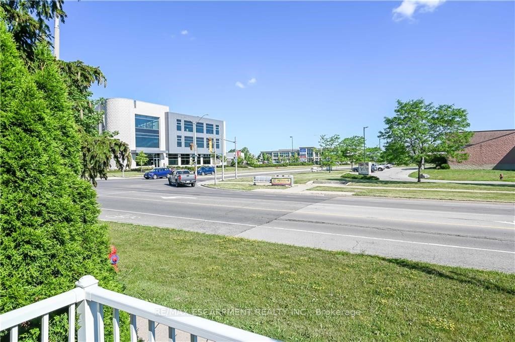 Unit LOWER - 296 WINTERBERRY Drive, Stoney Creek 4