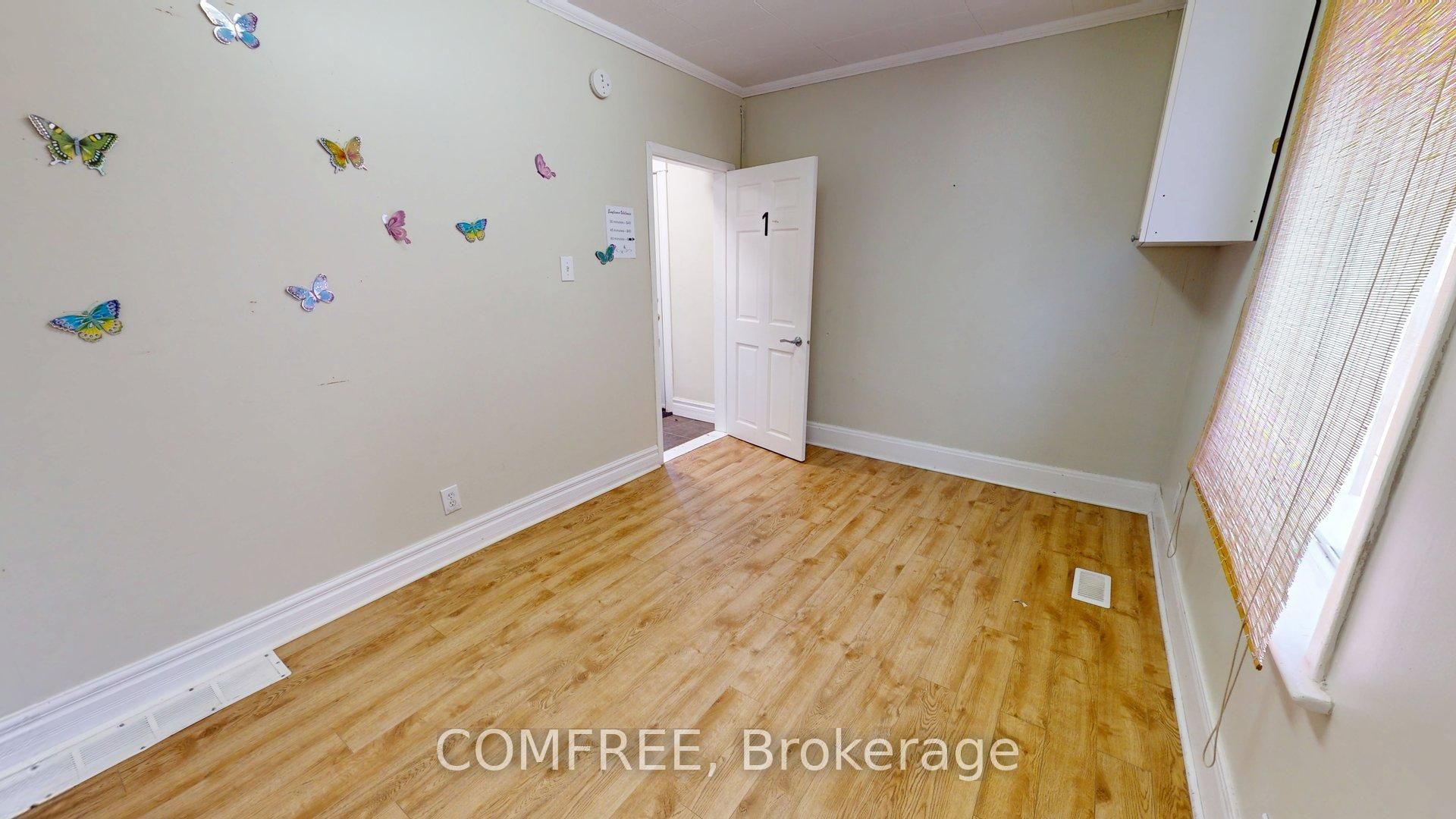 1405 King Street E, Cambridge 4