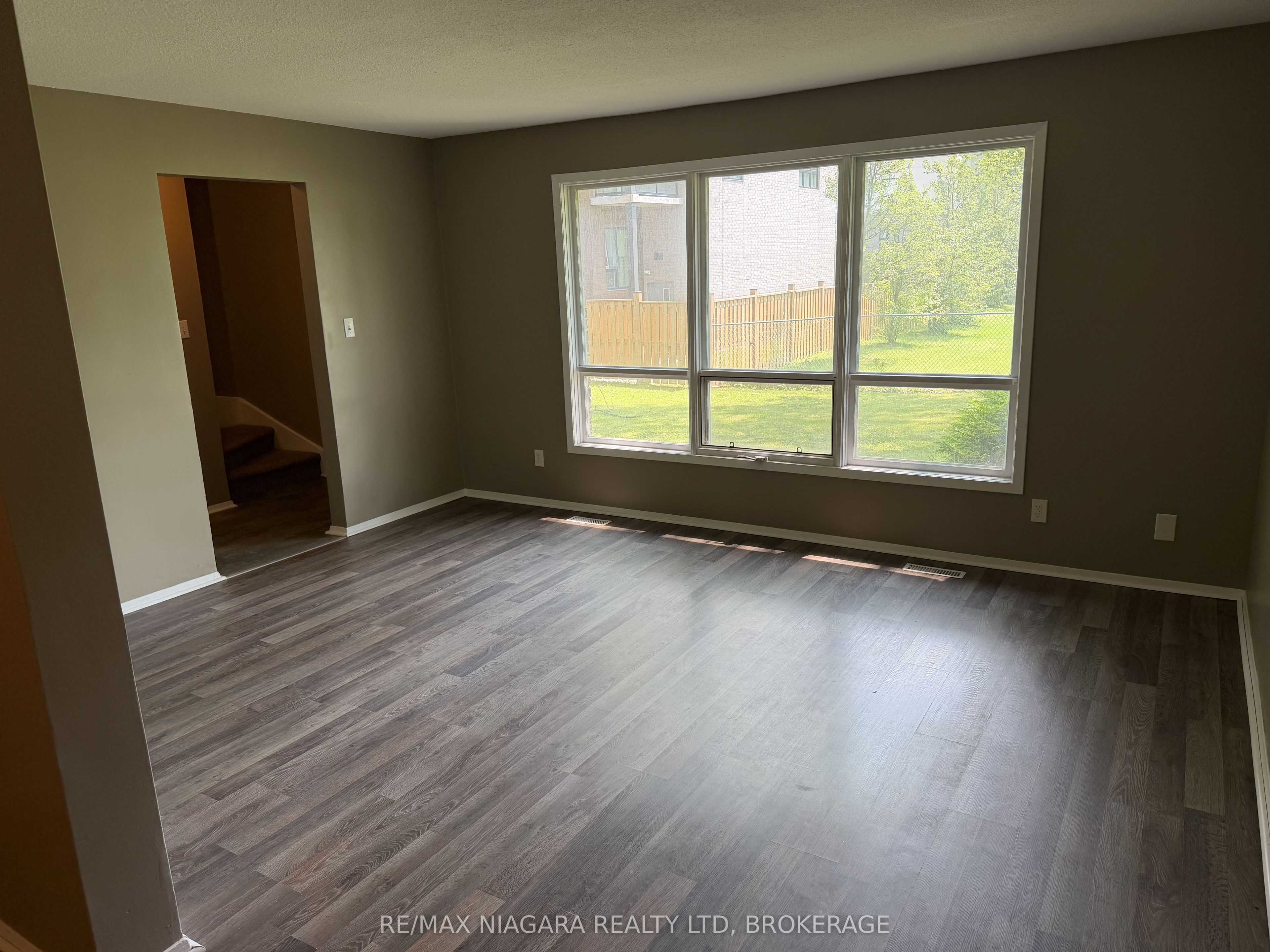 Unit 4 - 21 Woodlawn Road, Welland 4