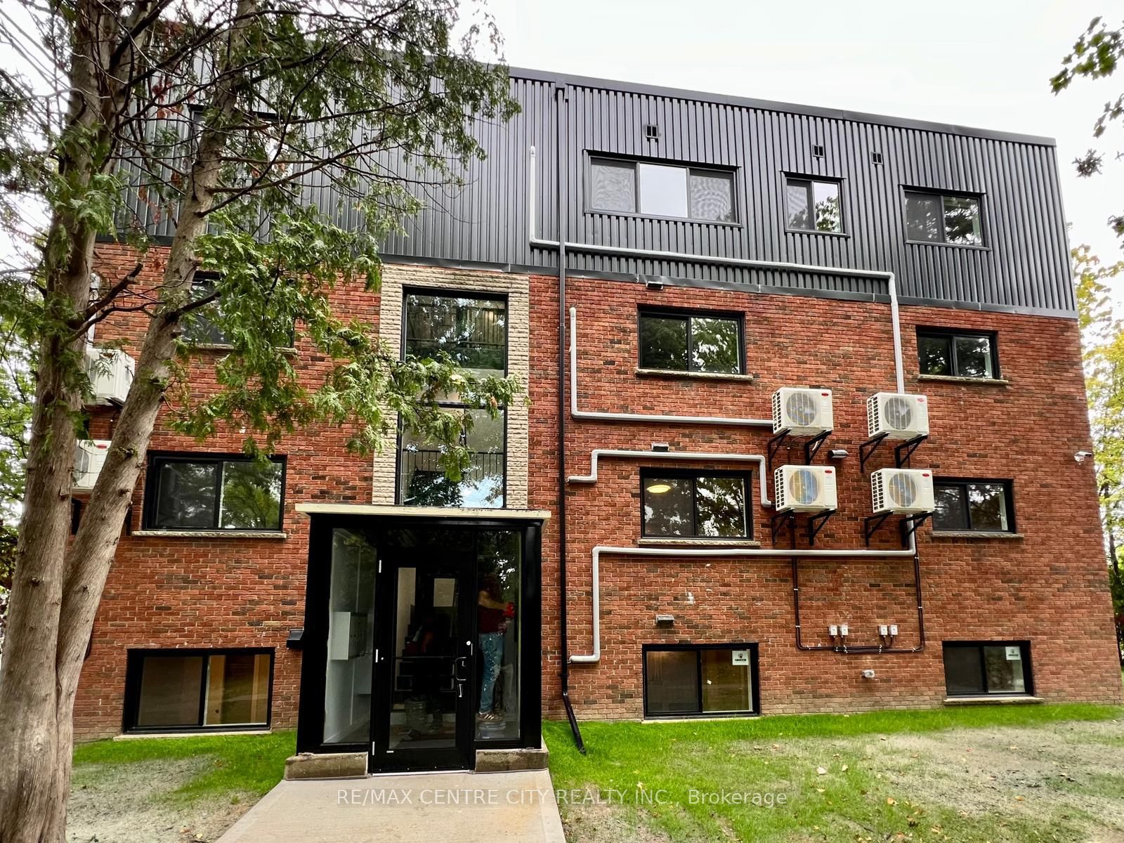 Unit 2 - 400 Scenic Drive, London 2