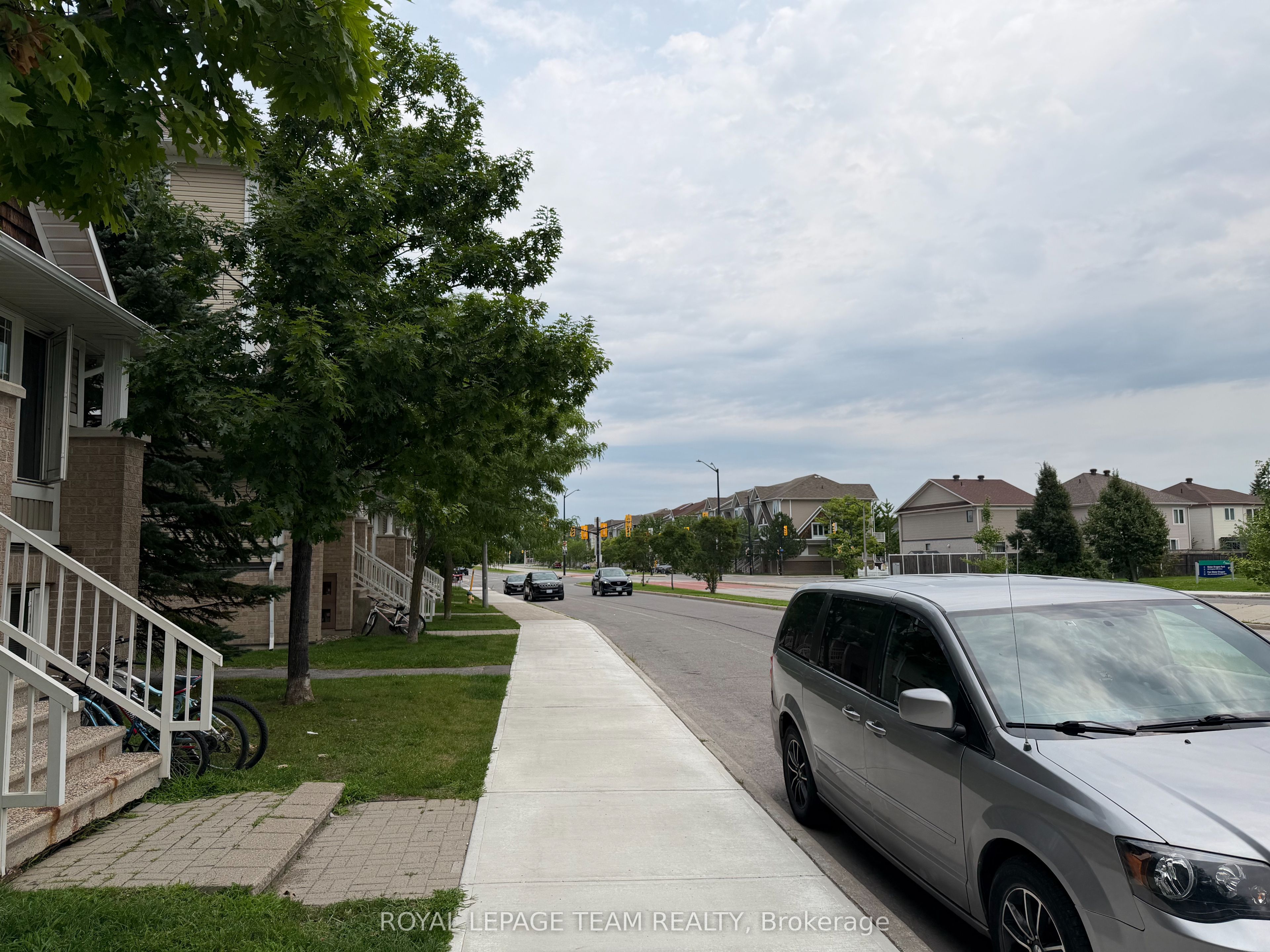 Unit A - 419 CHAPMAN MILLS Drive, Nepean 5