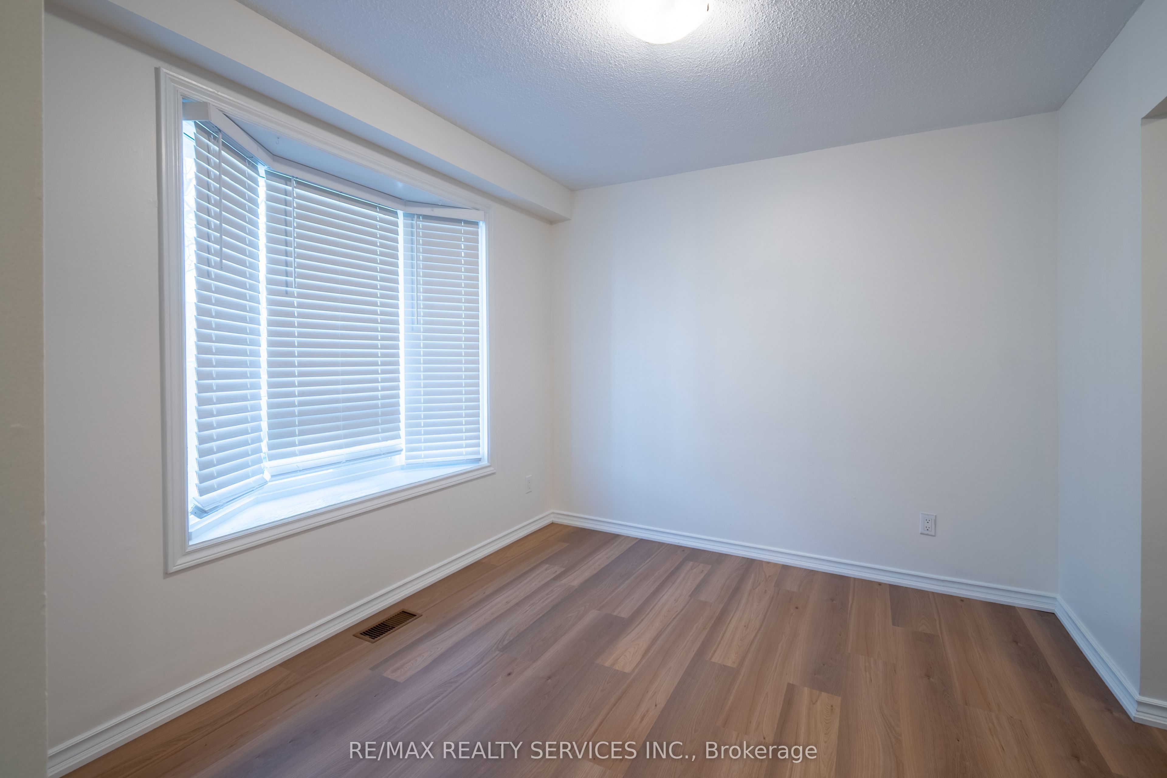 Unit 176 - 100 Brownleigh Avenue, Welland 5