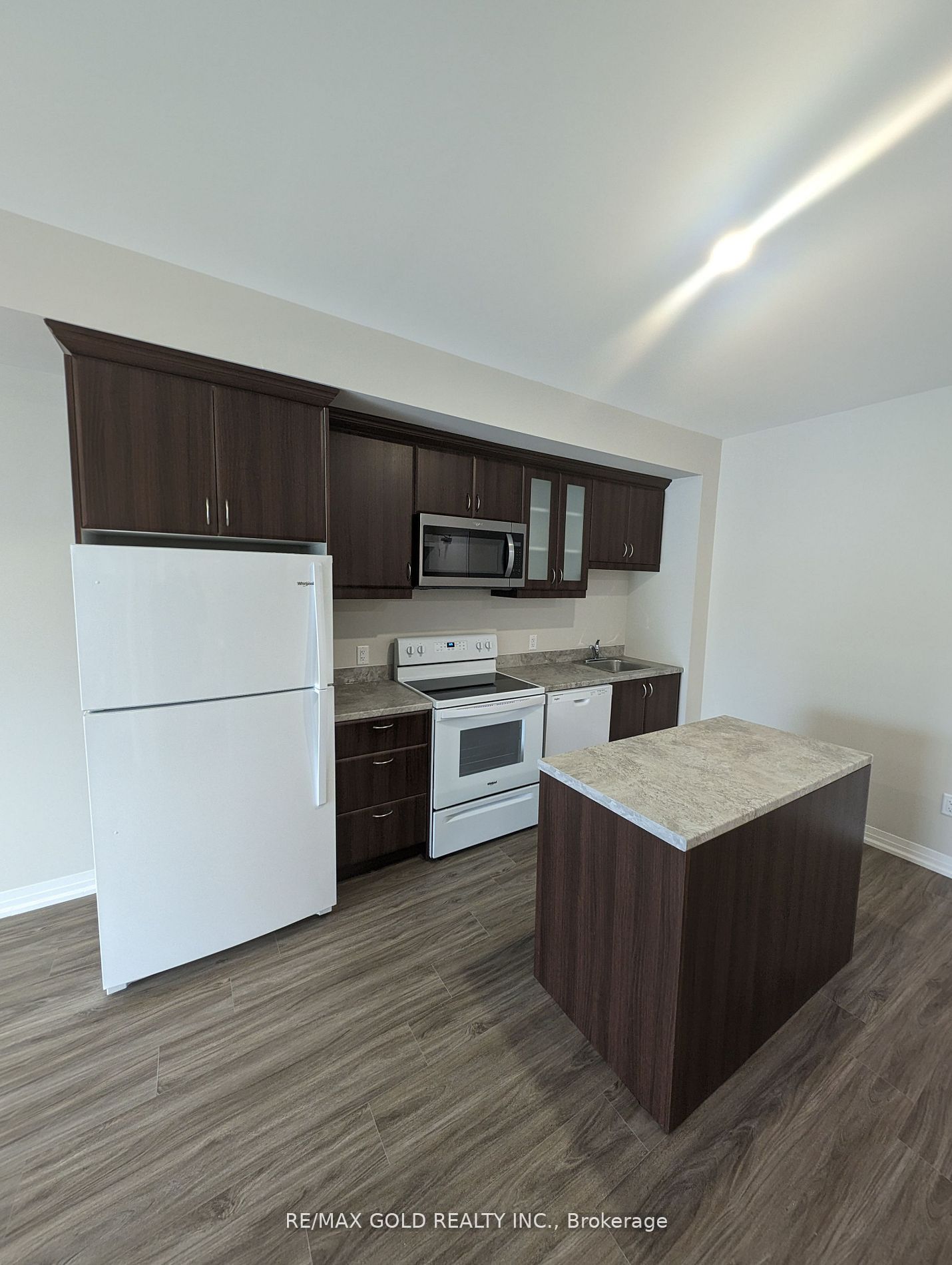 Unit 105 - 50 Herrick Avenue, St. Catharines 3