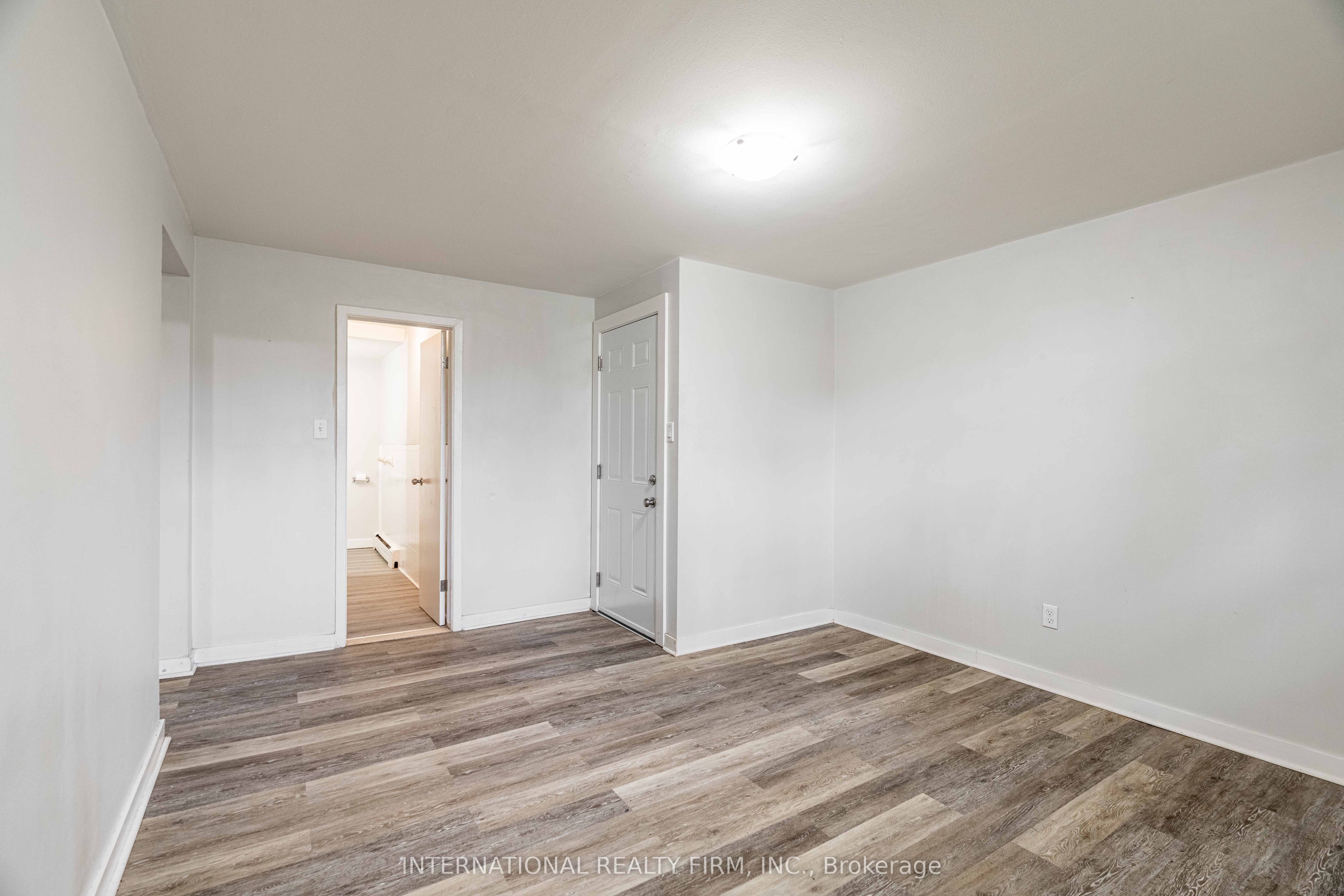 75 King Edward Avenue, London 4