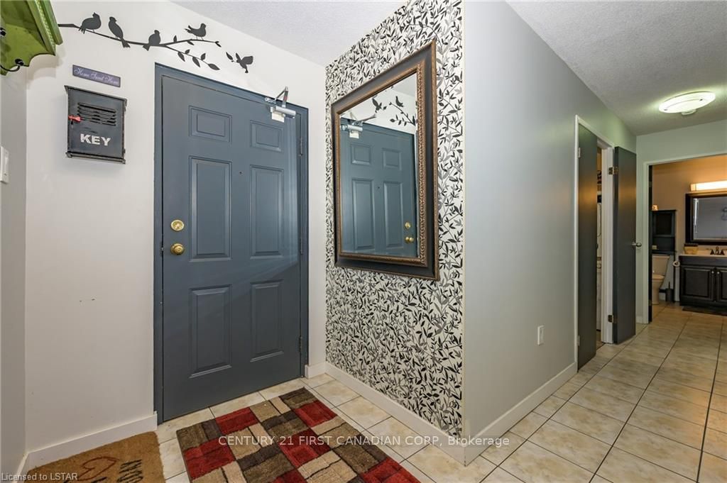 Unit 402 - 135 Baseline Road W, London 3