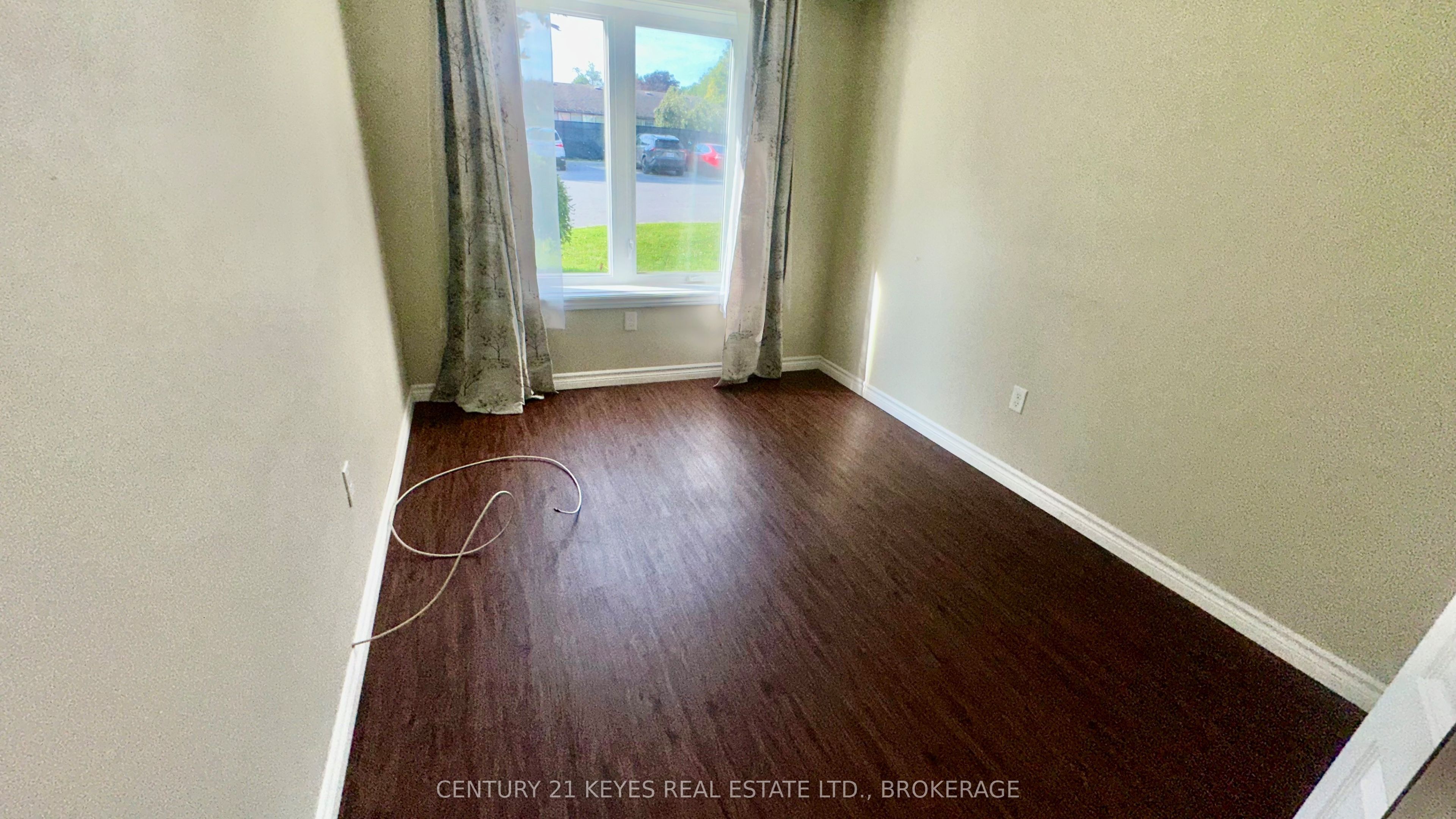 Unit 101 - 665 King Street W, Gananoque 3