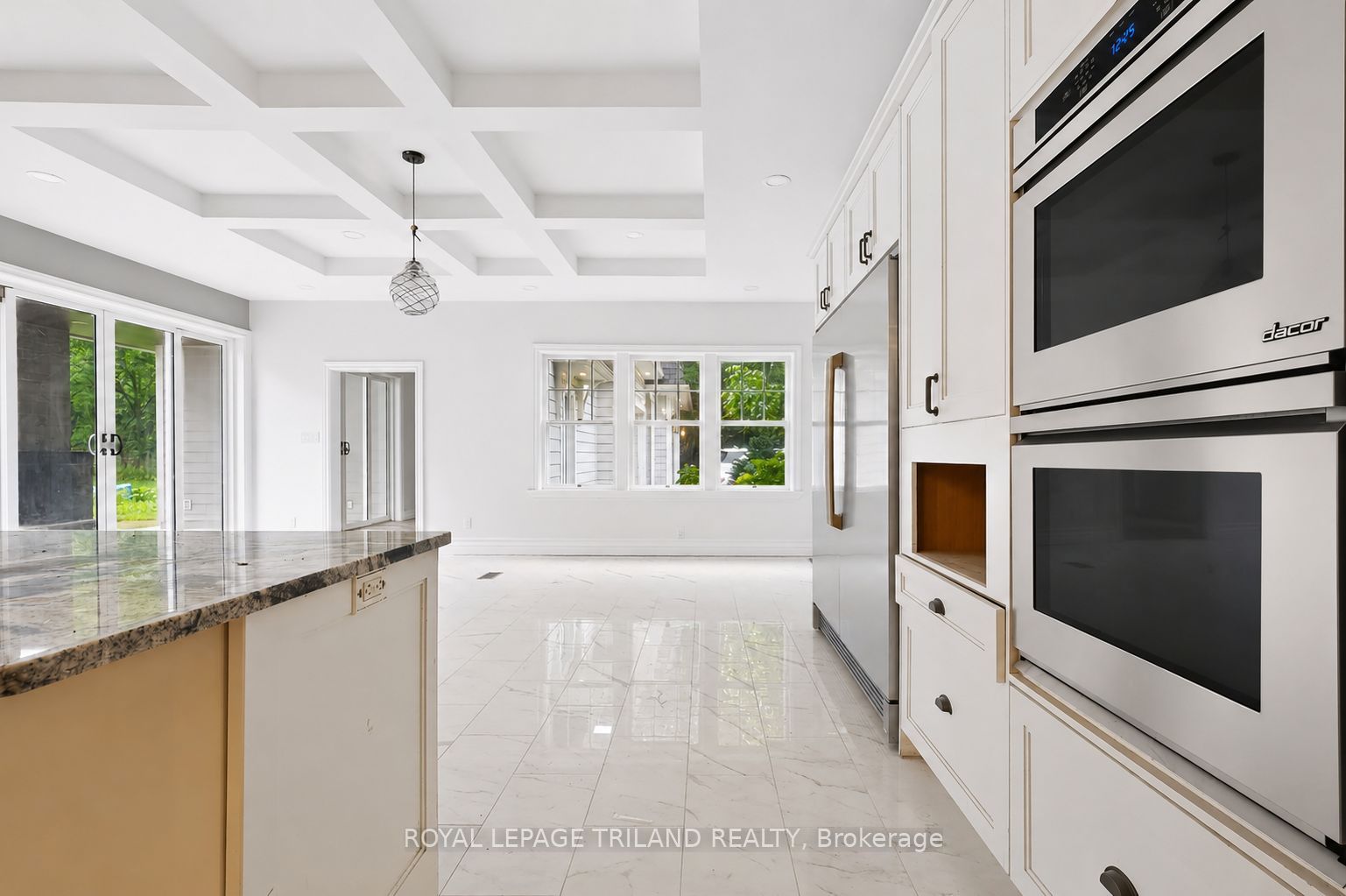 467 Commissioners Road E, London 5