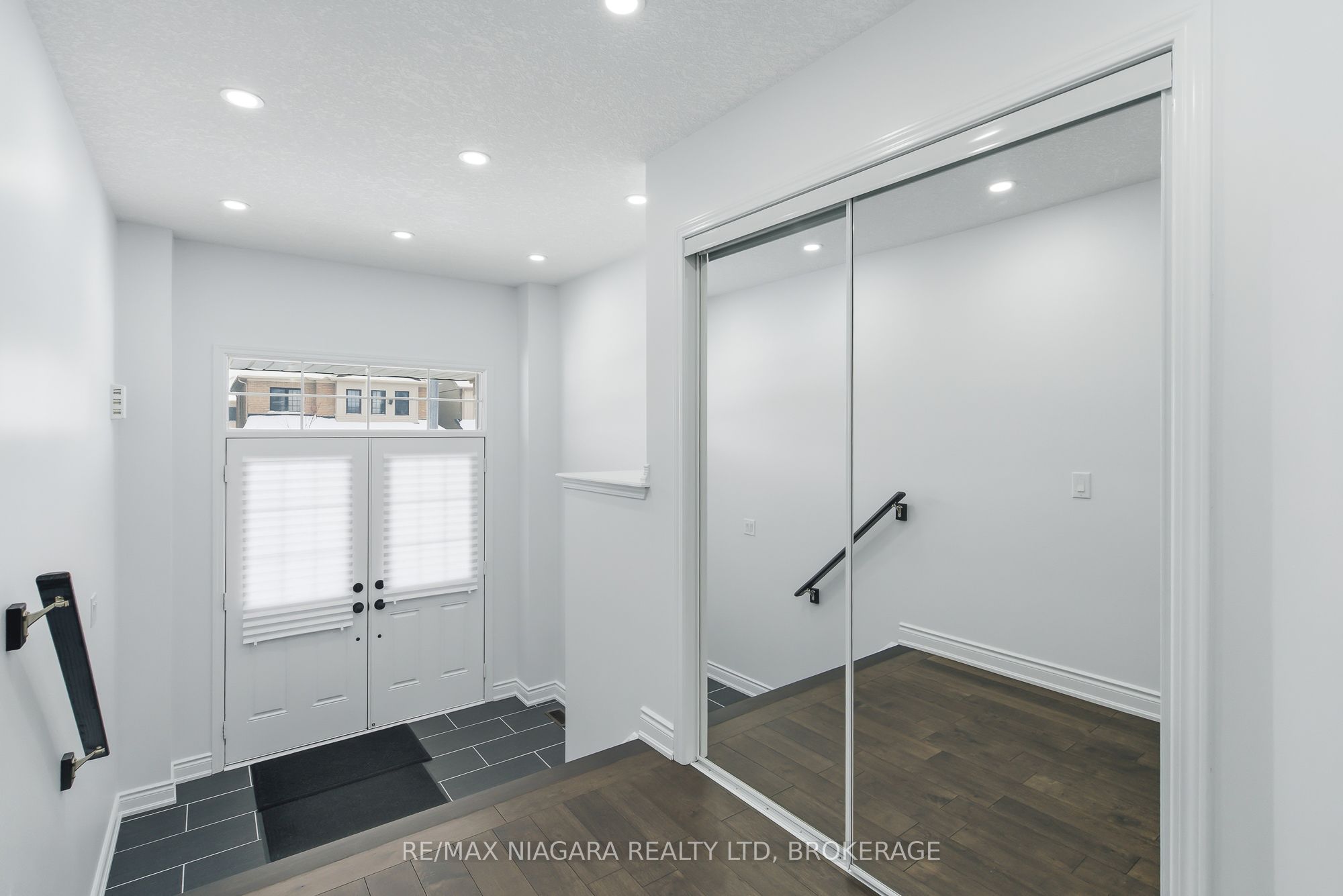 8139 Buckeye Crescent, Niagara Falls 3