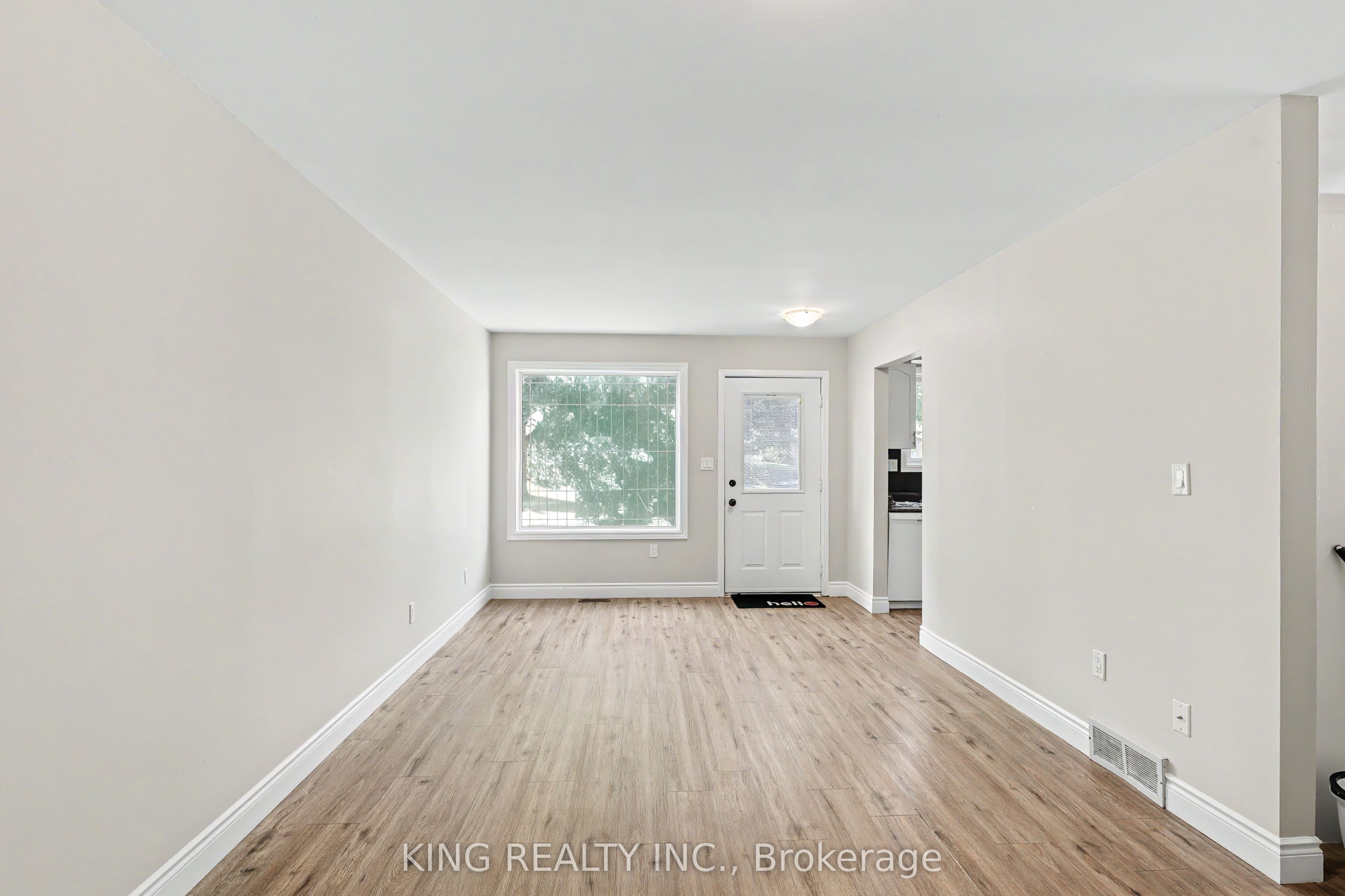 287 PORTSMOUTH Crescent E, London 3