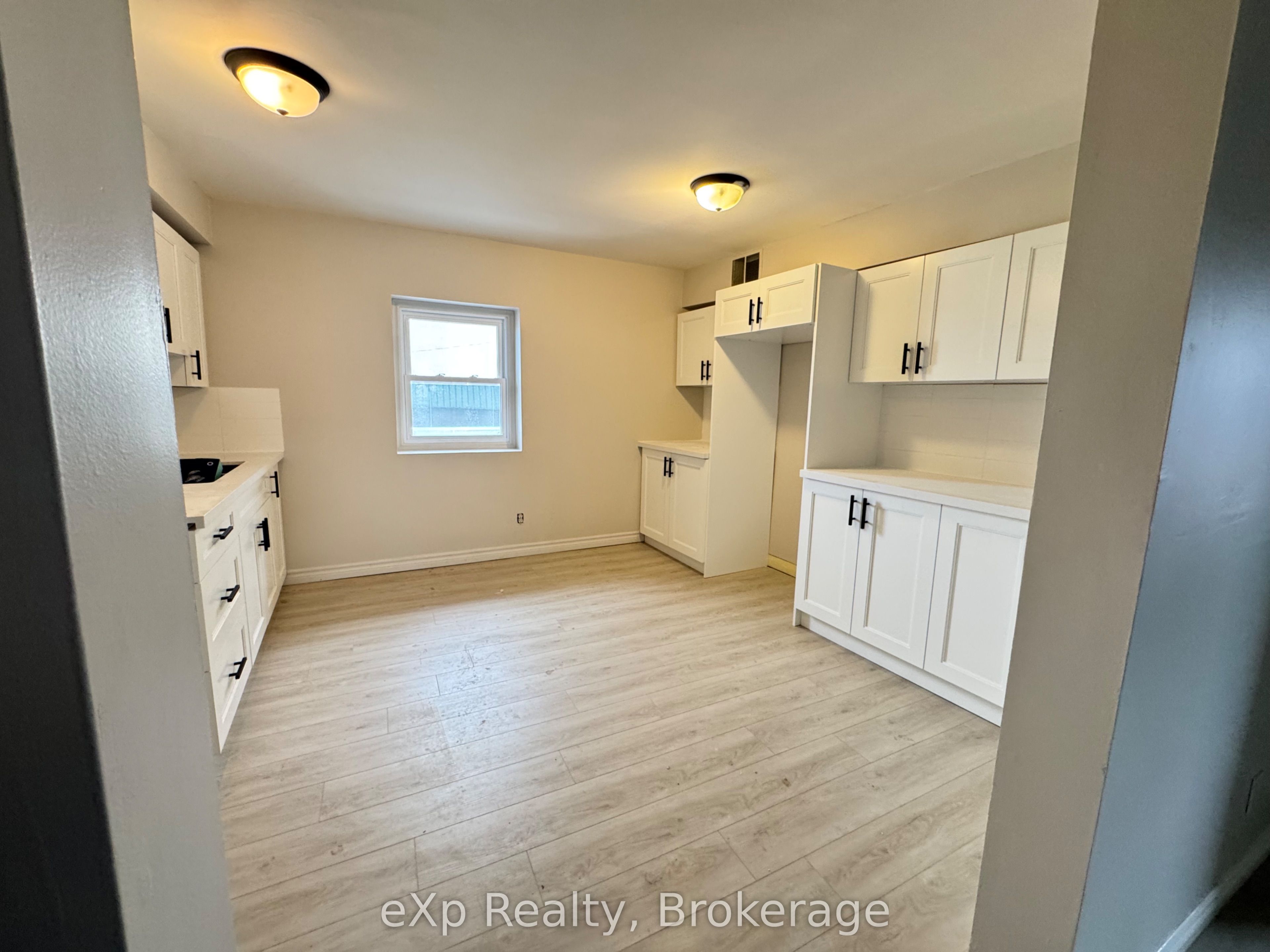 Unit Apt 2 - 2 King Street, Quinte West 3