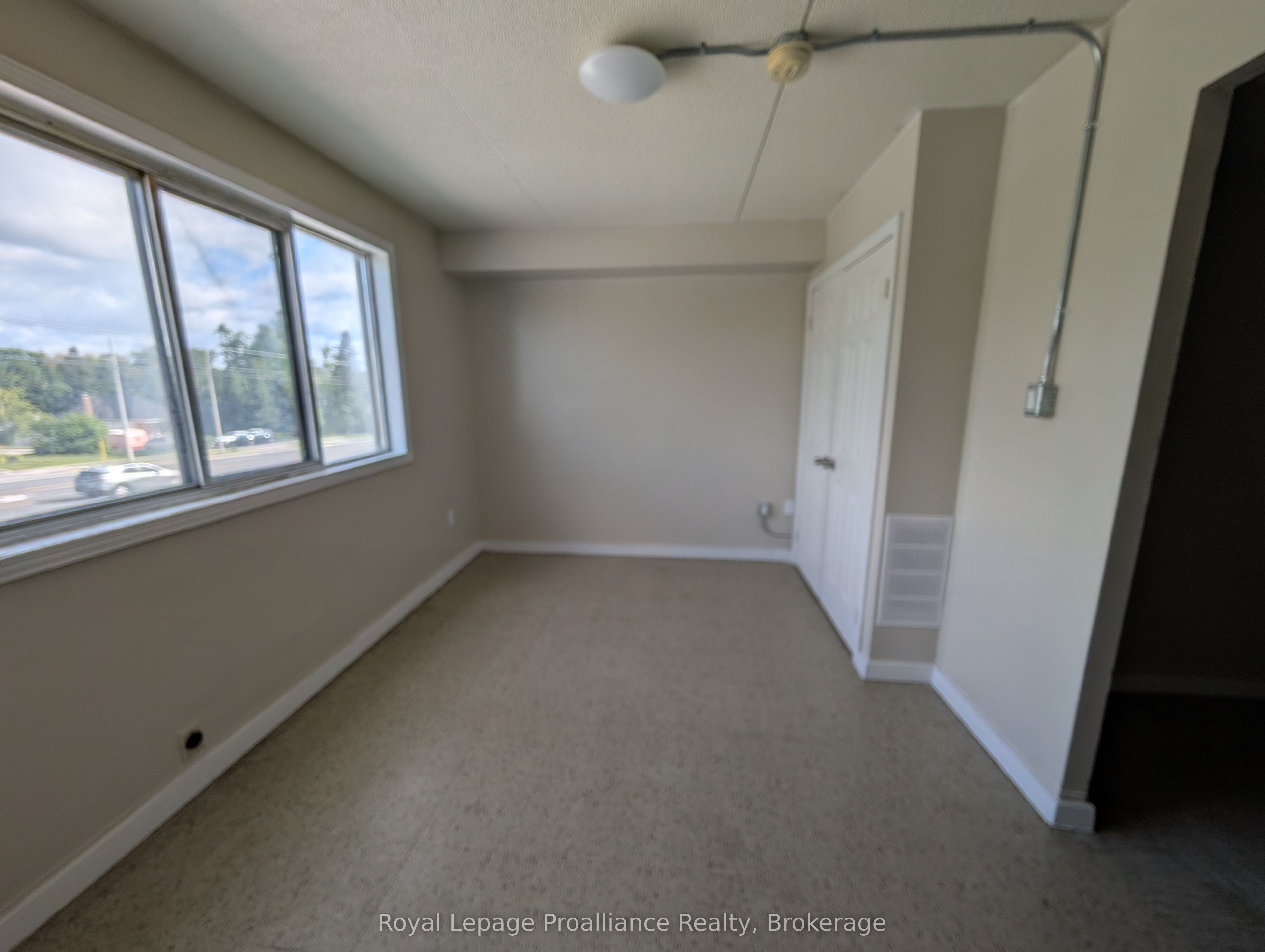 Unit 17 - 1837 Lansdowne Street W, Peterborough 1