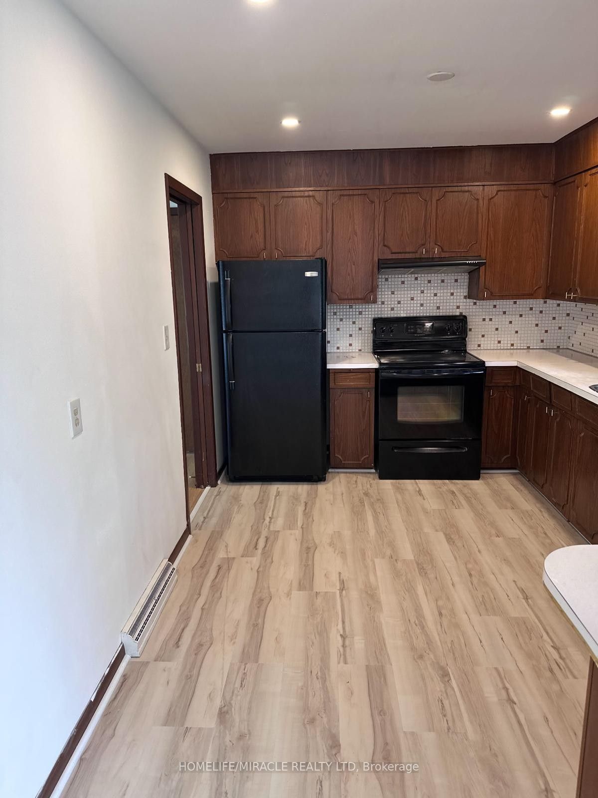 6511 Dorchester Road, Niagara Falls 3
