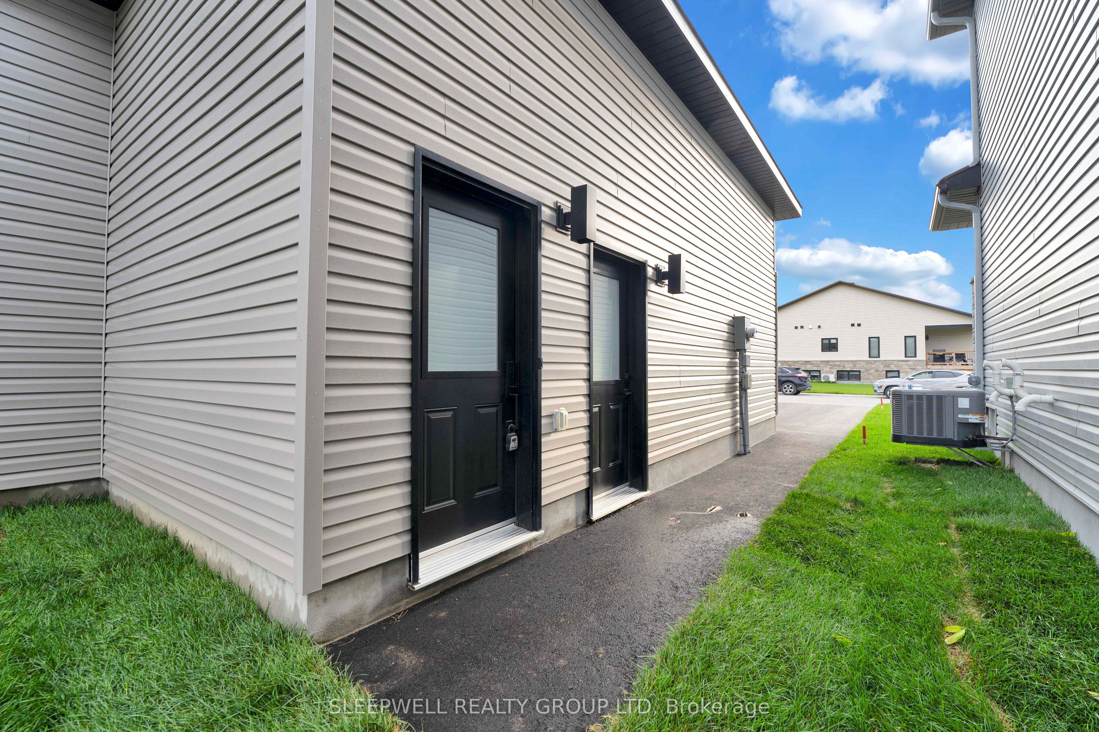 Unit B - 447 Annette Drive, Russell 3