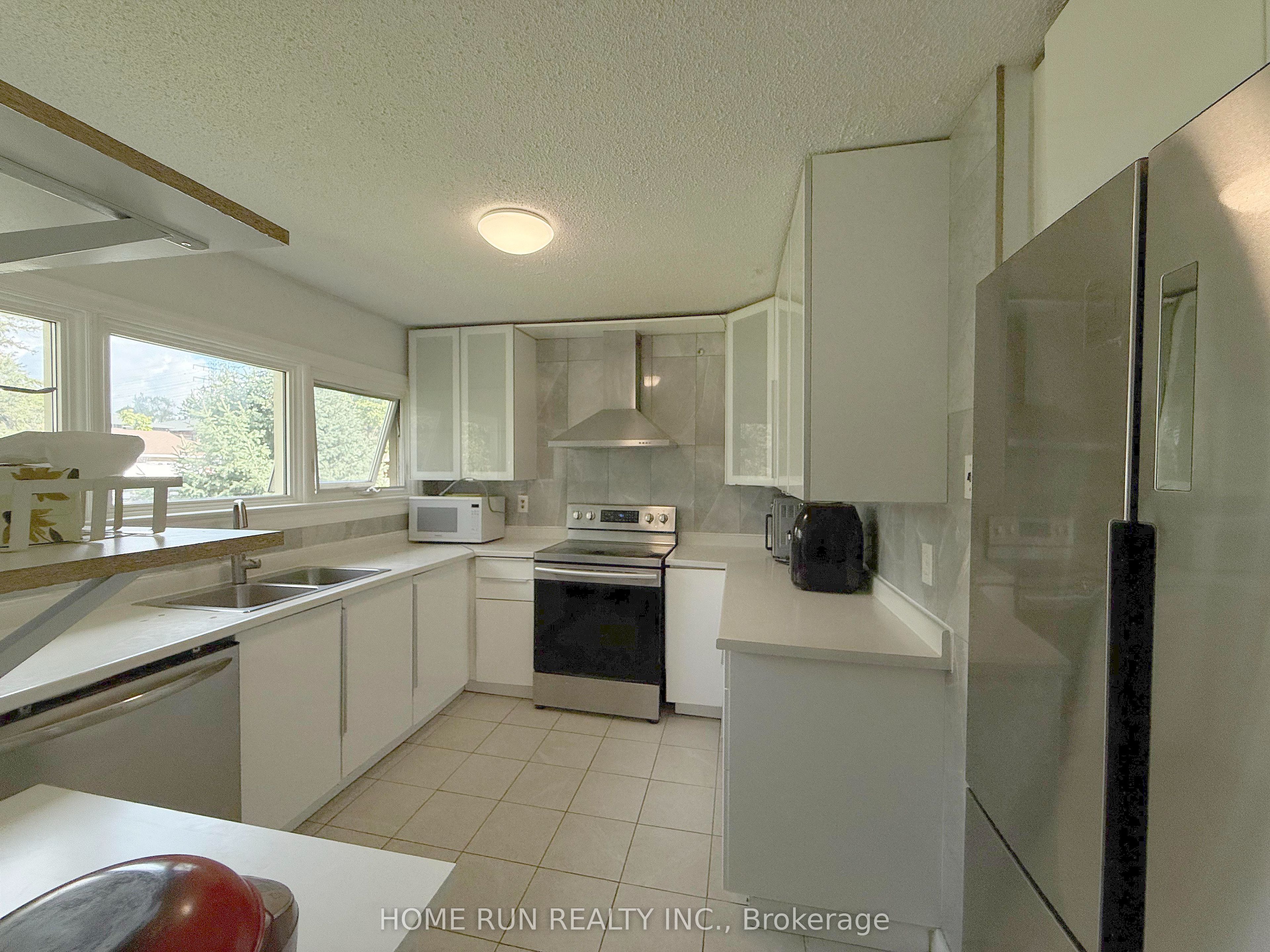 68 Meadowlands Drive W, Nepean 4
