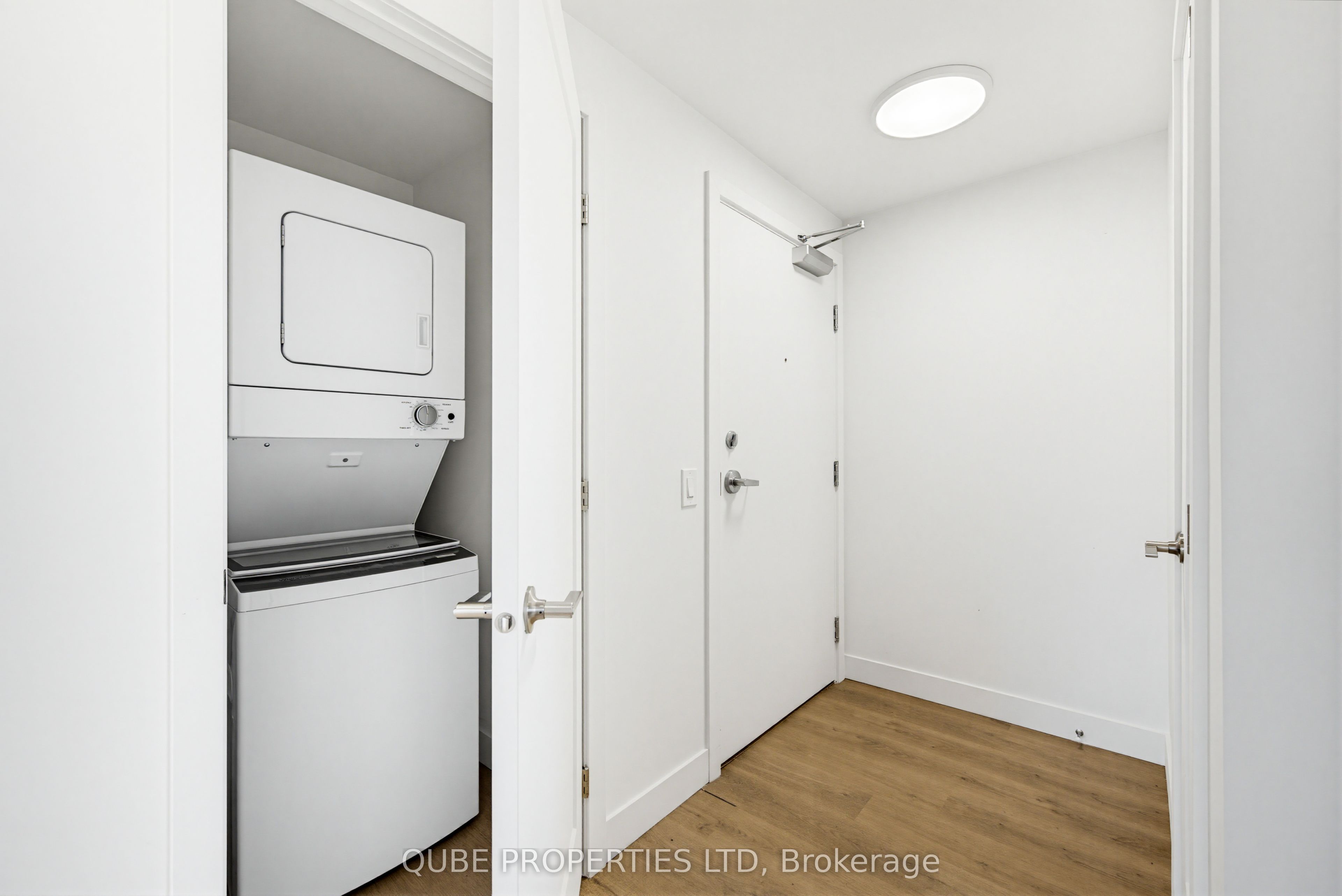 Unit Unit 304 - 15 Larch Street, Ottawa 4