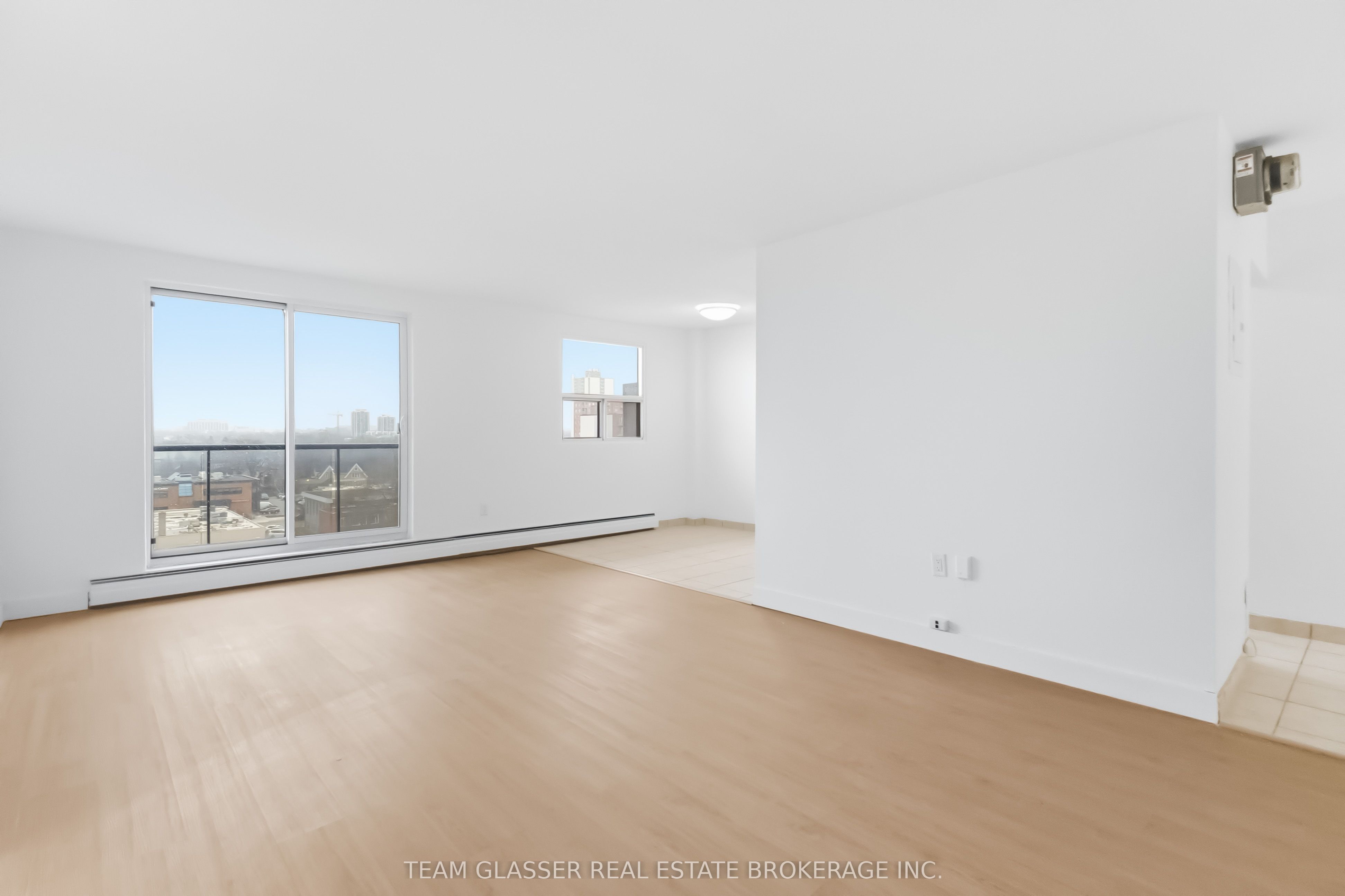 Unit 802 - 498 Queens Avenue, London 5