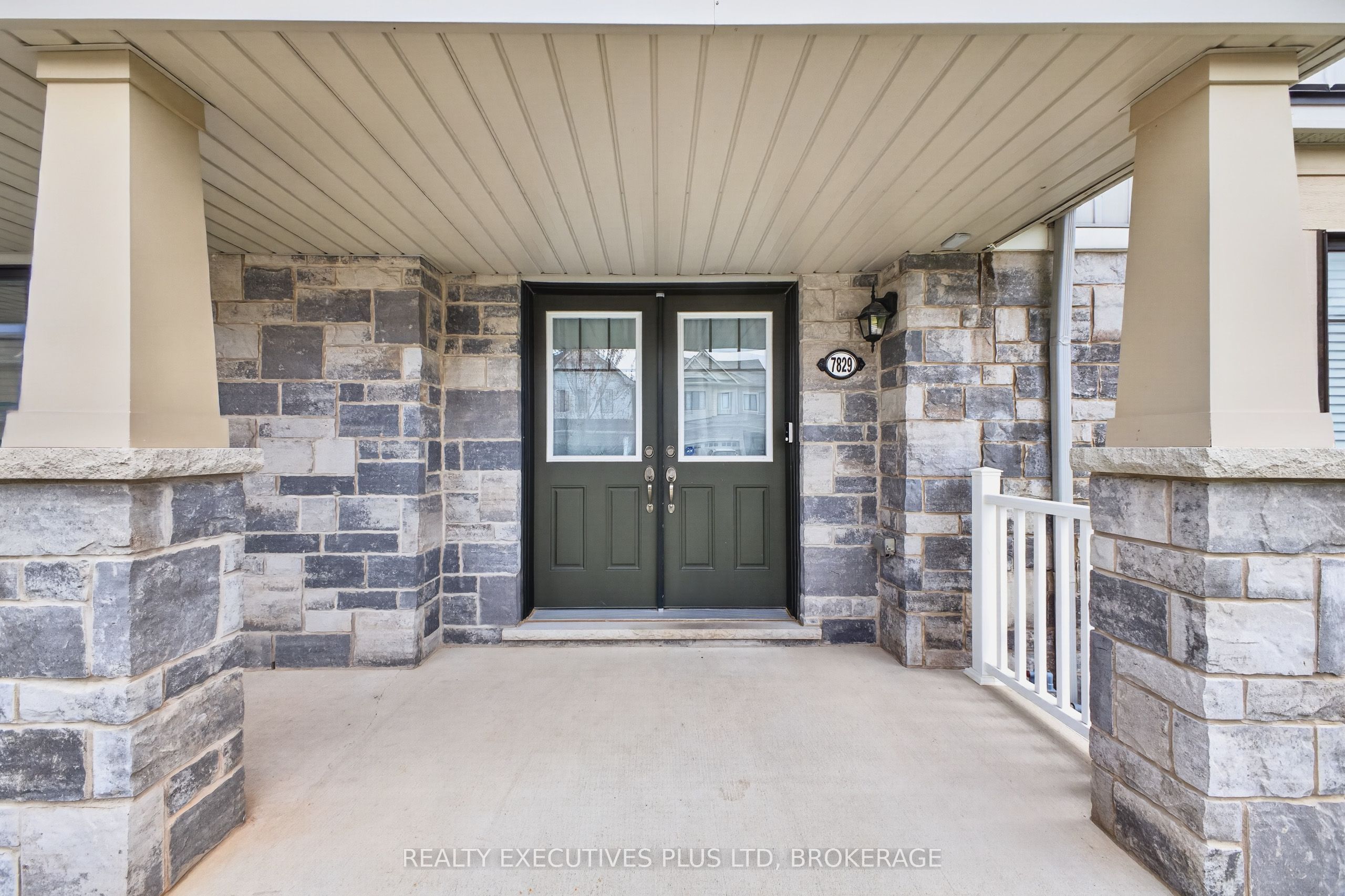 7829 Buckeye Crescent, Niagara Falls 4
