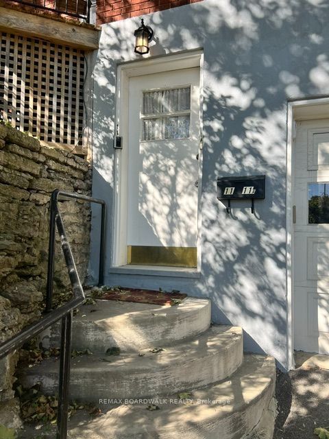 Unit A - 11 Kippewa Drive, Ottawa 3