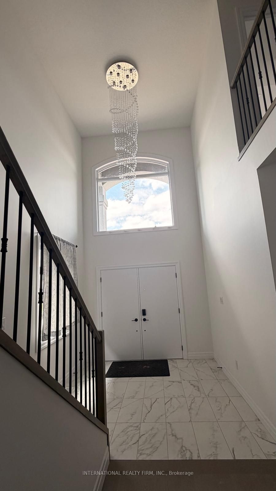 Unit Main & Upper - 891 Darnley Boulevard, London 4
