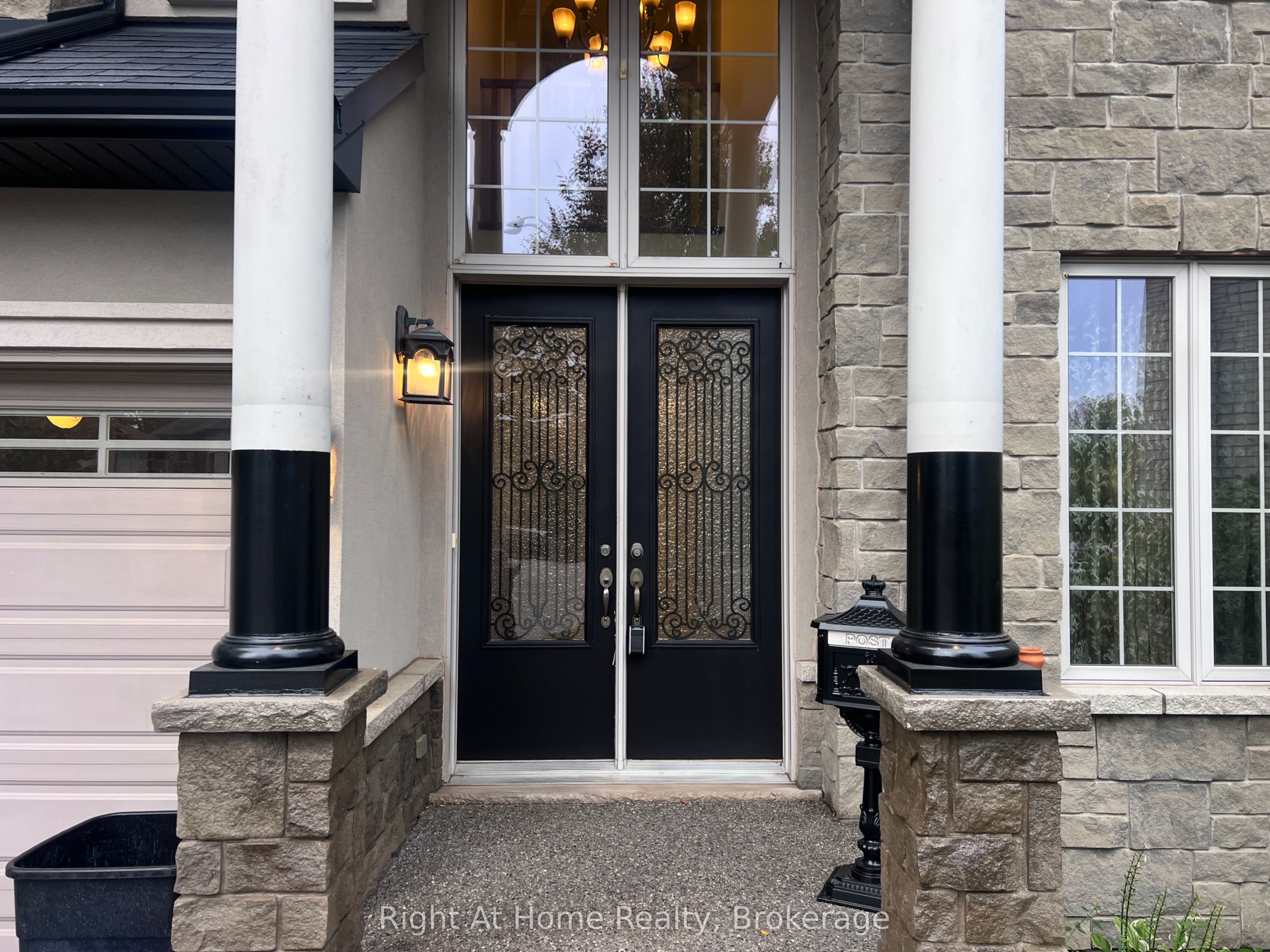 Unit Upper - 52 Lorupe Court, Ancaster 2