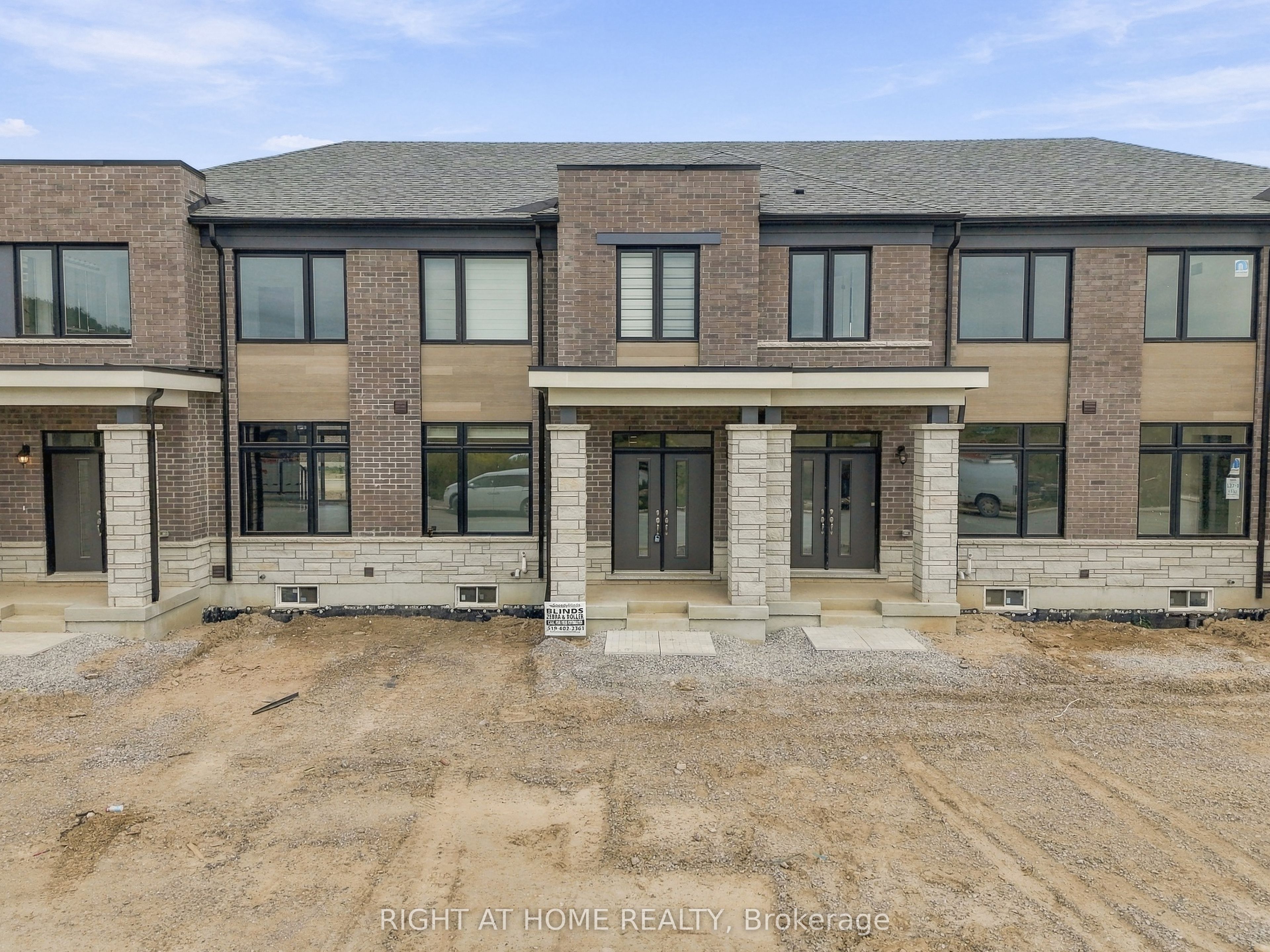 1128 Periwinkle Crescent, Woodstock 1