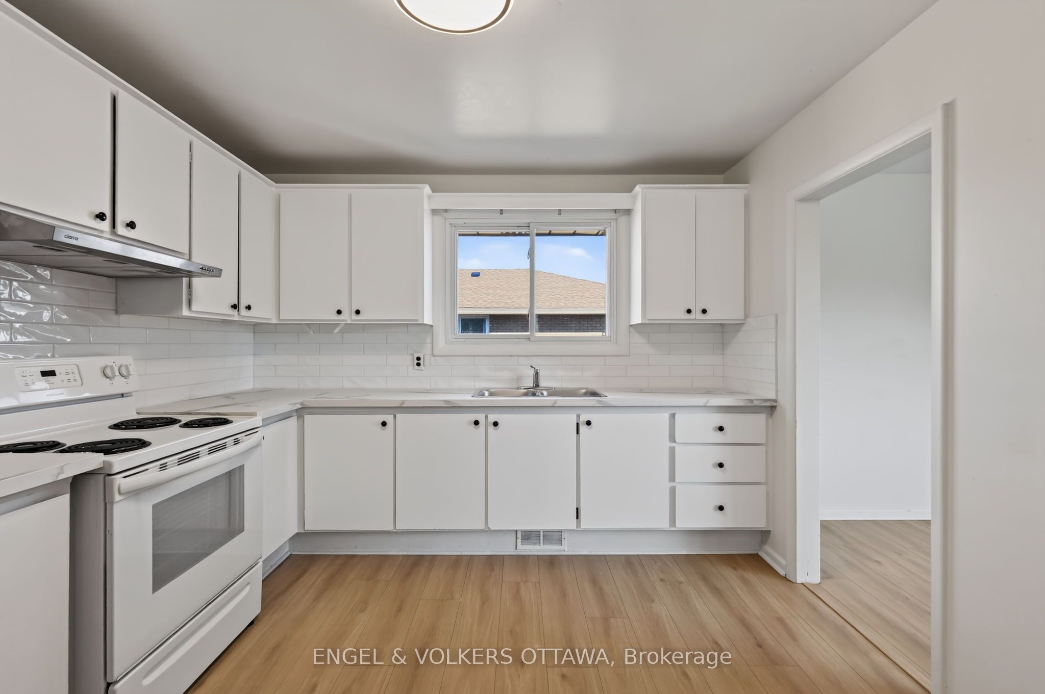 Unit B - 1132 Clyde Avenue, Ottawa 3