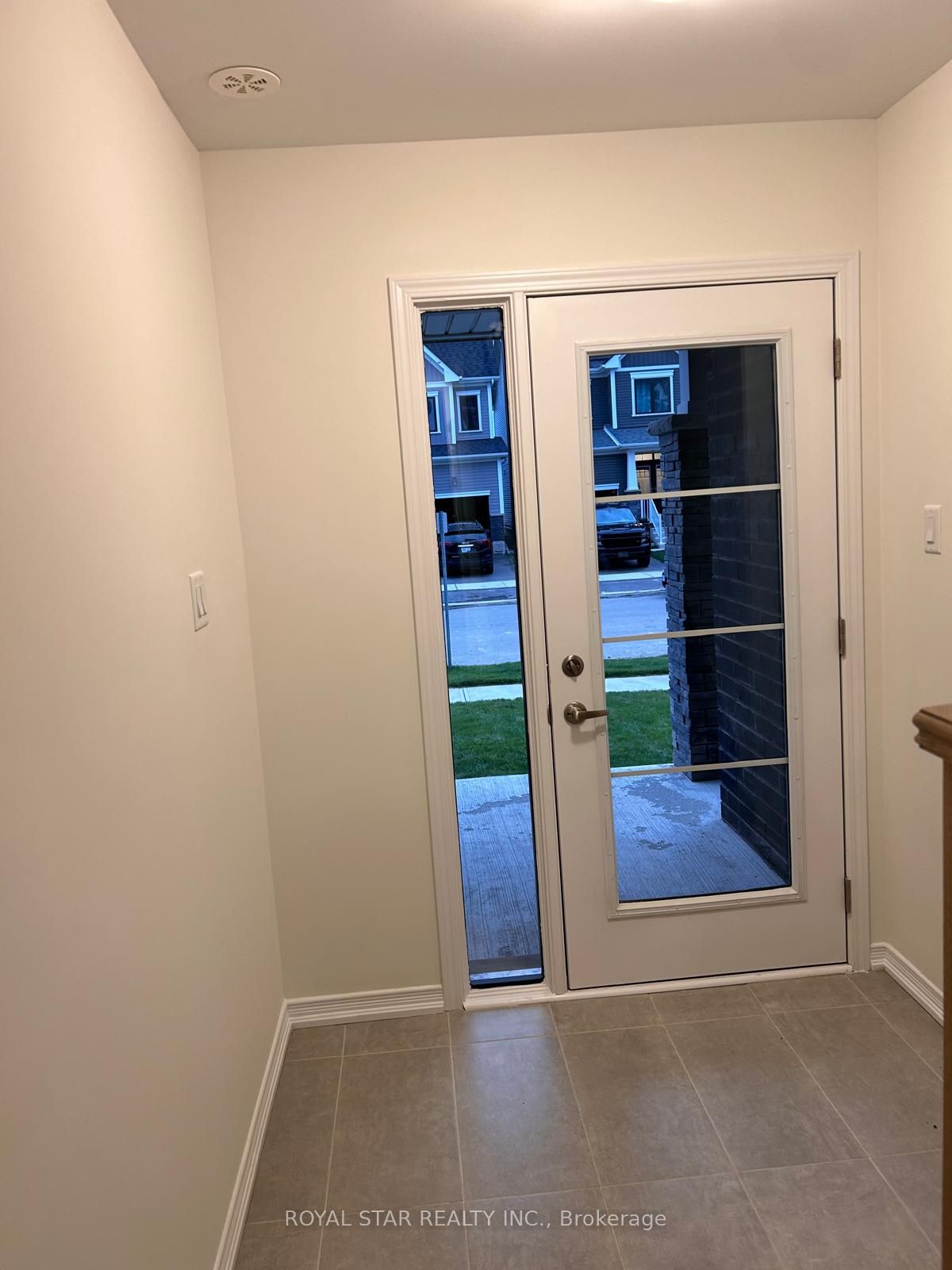 8 Baskett Street, Brantford 2