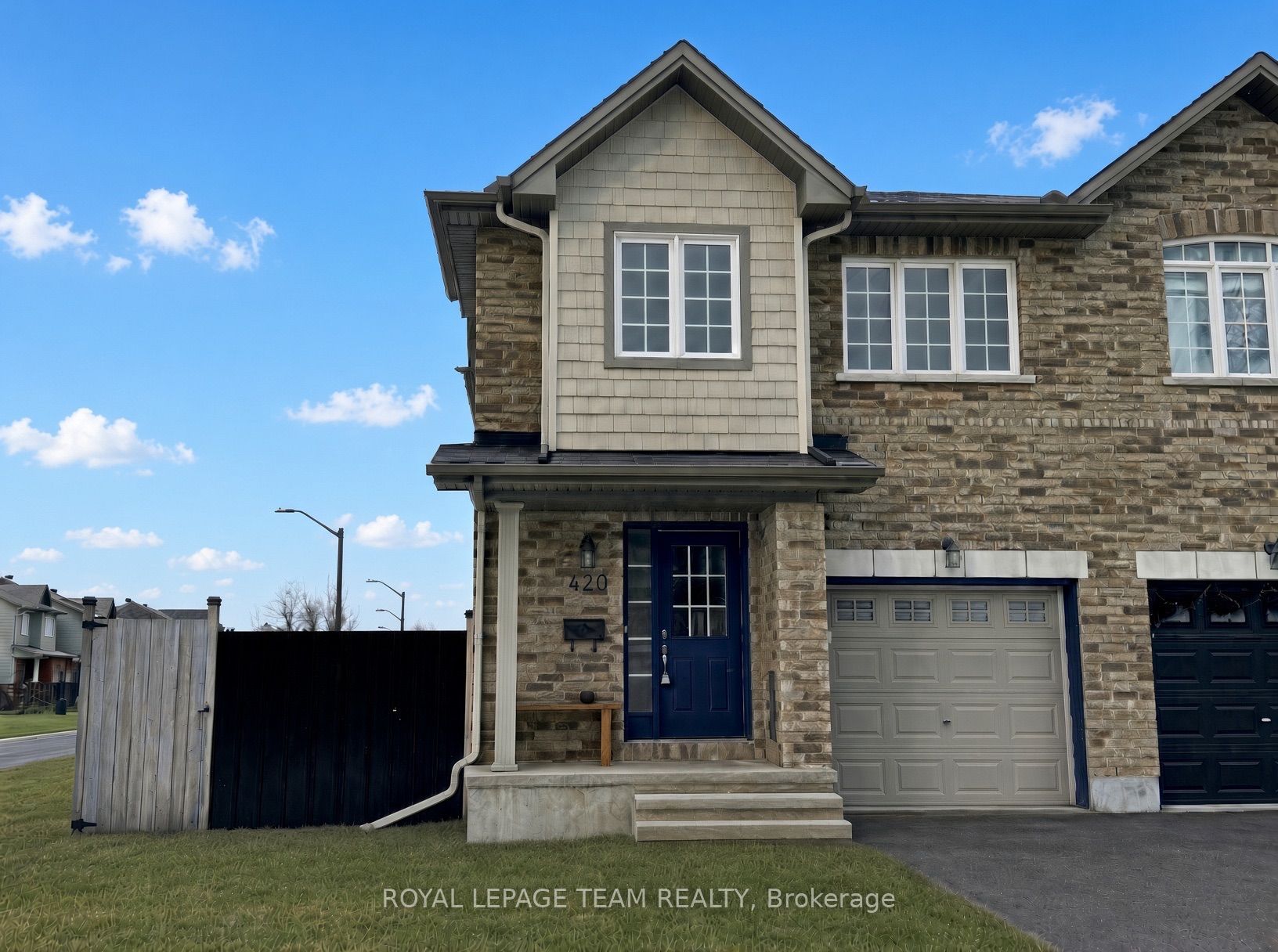 420 Haresfield Court, Orleans-Gloucester 2