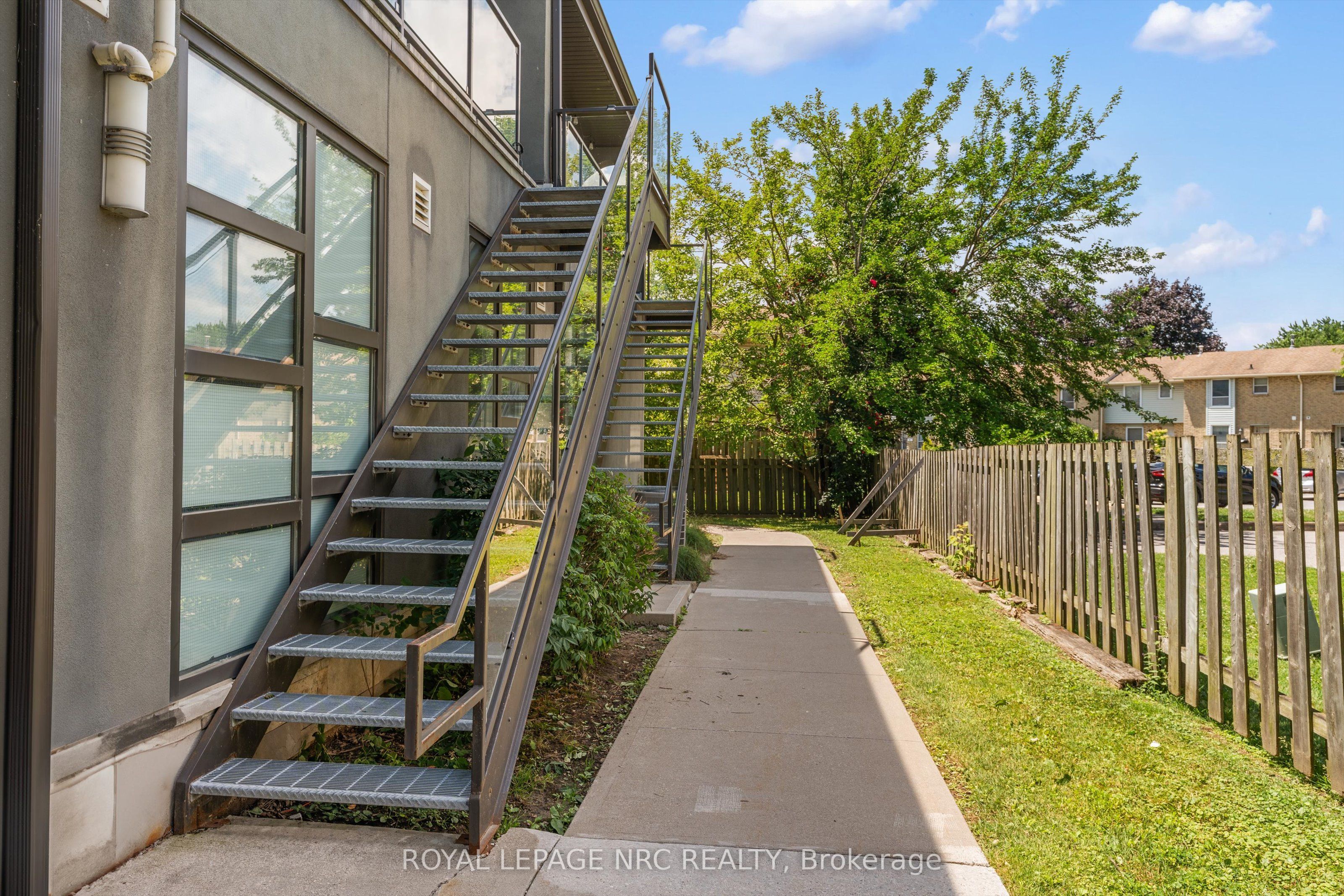 Unit 220 - 411 Lake Street, St. Catharines 4