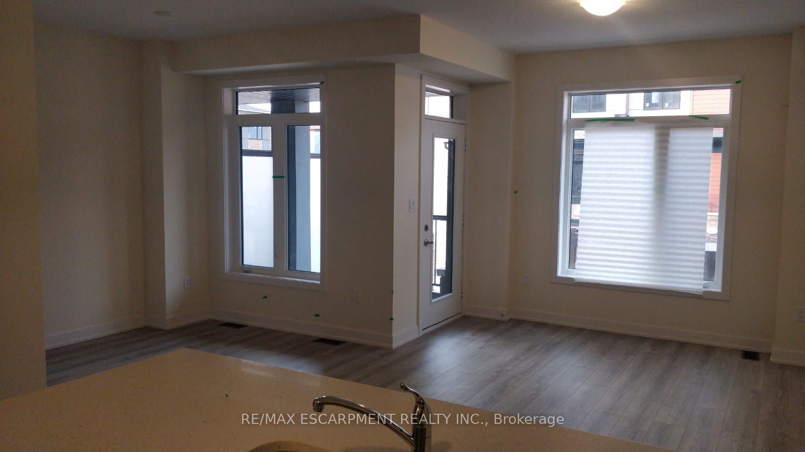 Unit 122 - 590 North Service Road E, Stoney Creek 3
