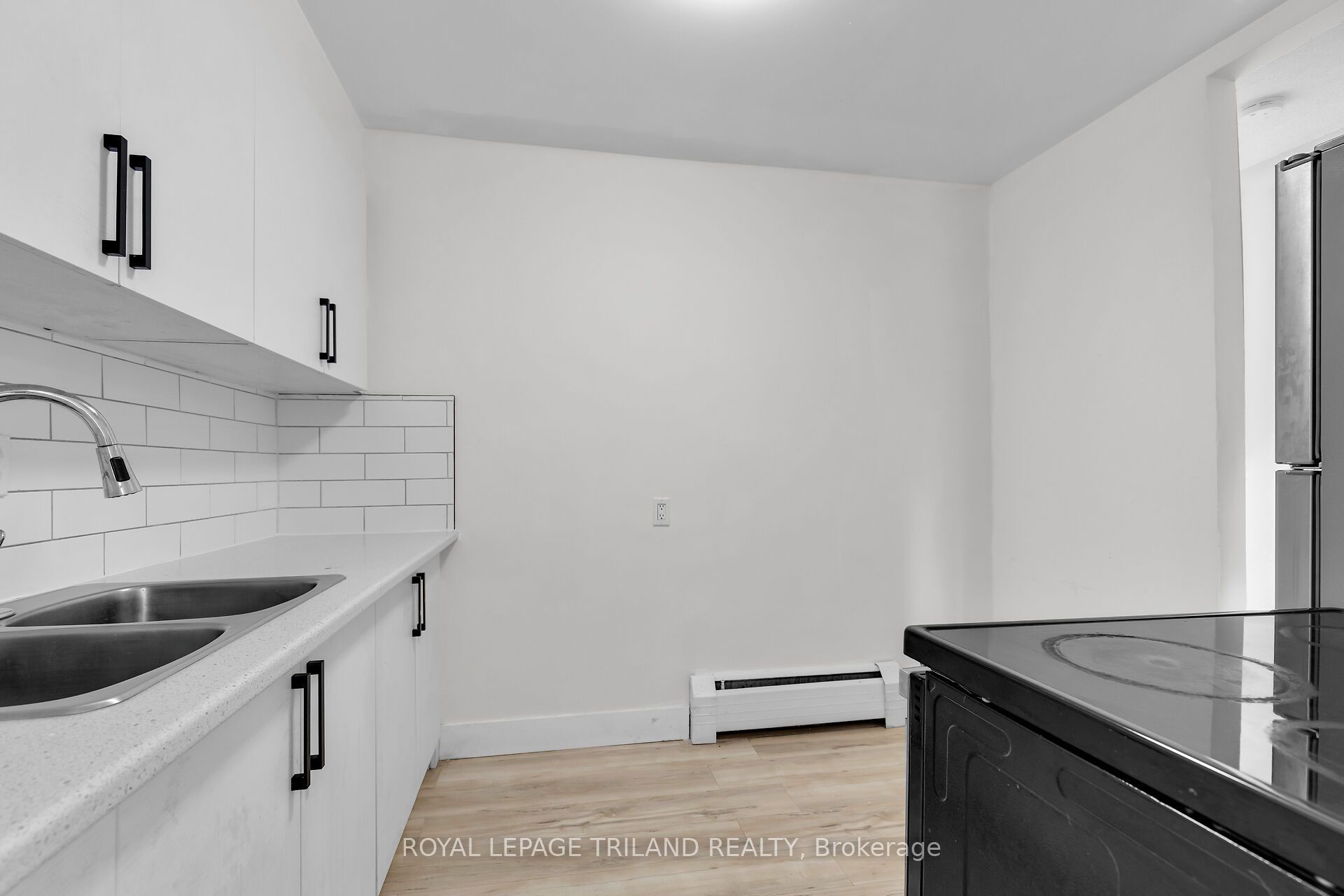 Unit 4 - 1566 Allen Place, London 3