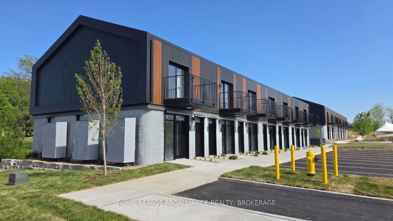 Unit 103 - 425 Fourth Street, Gananoque 1