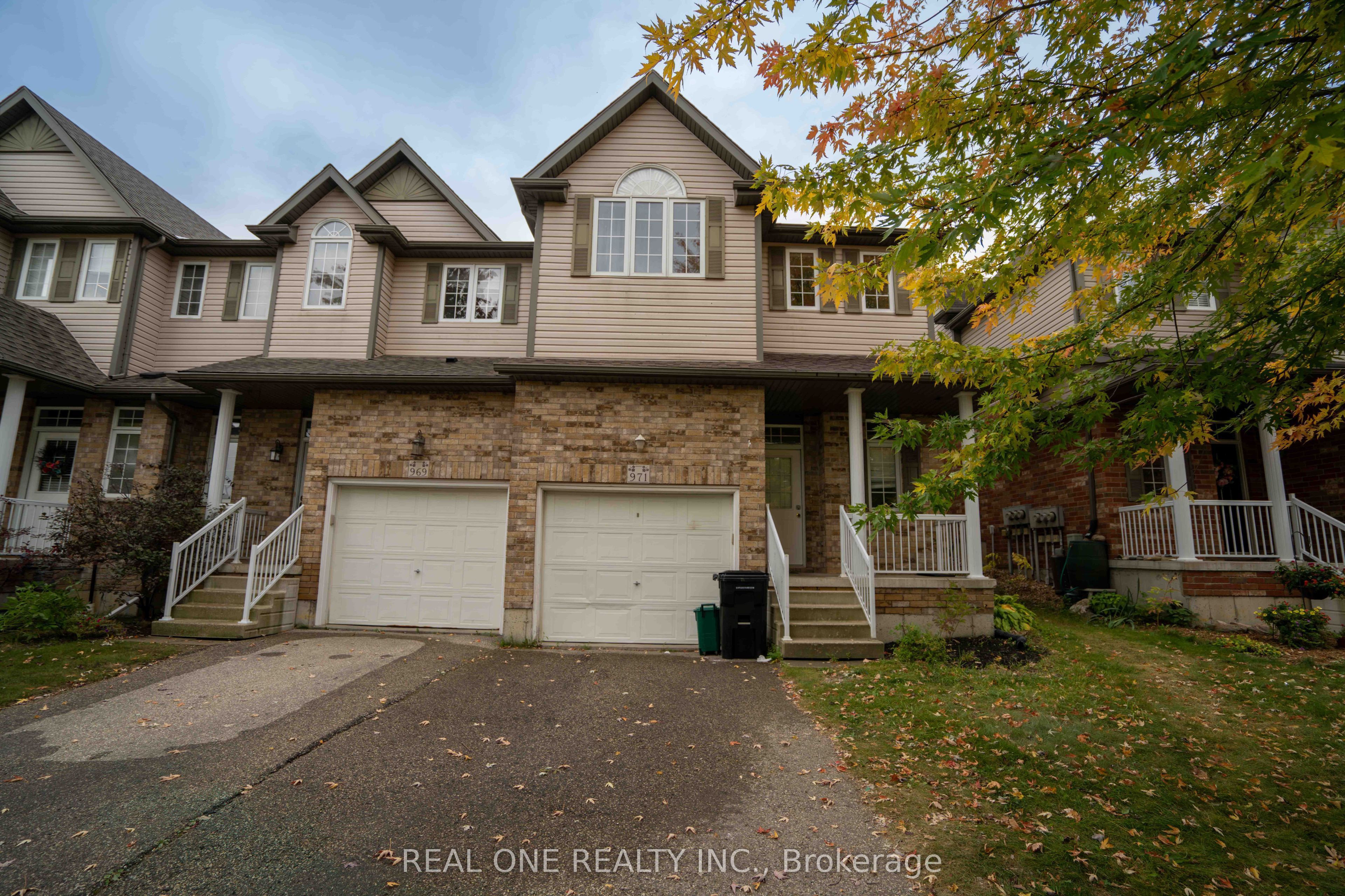 971 Creekside Drive, Waterloo 2