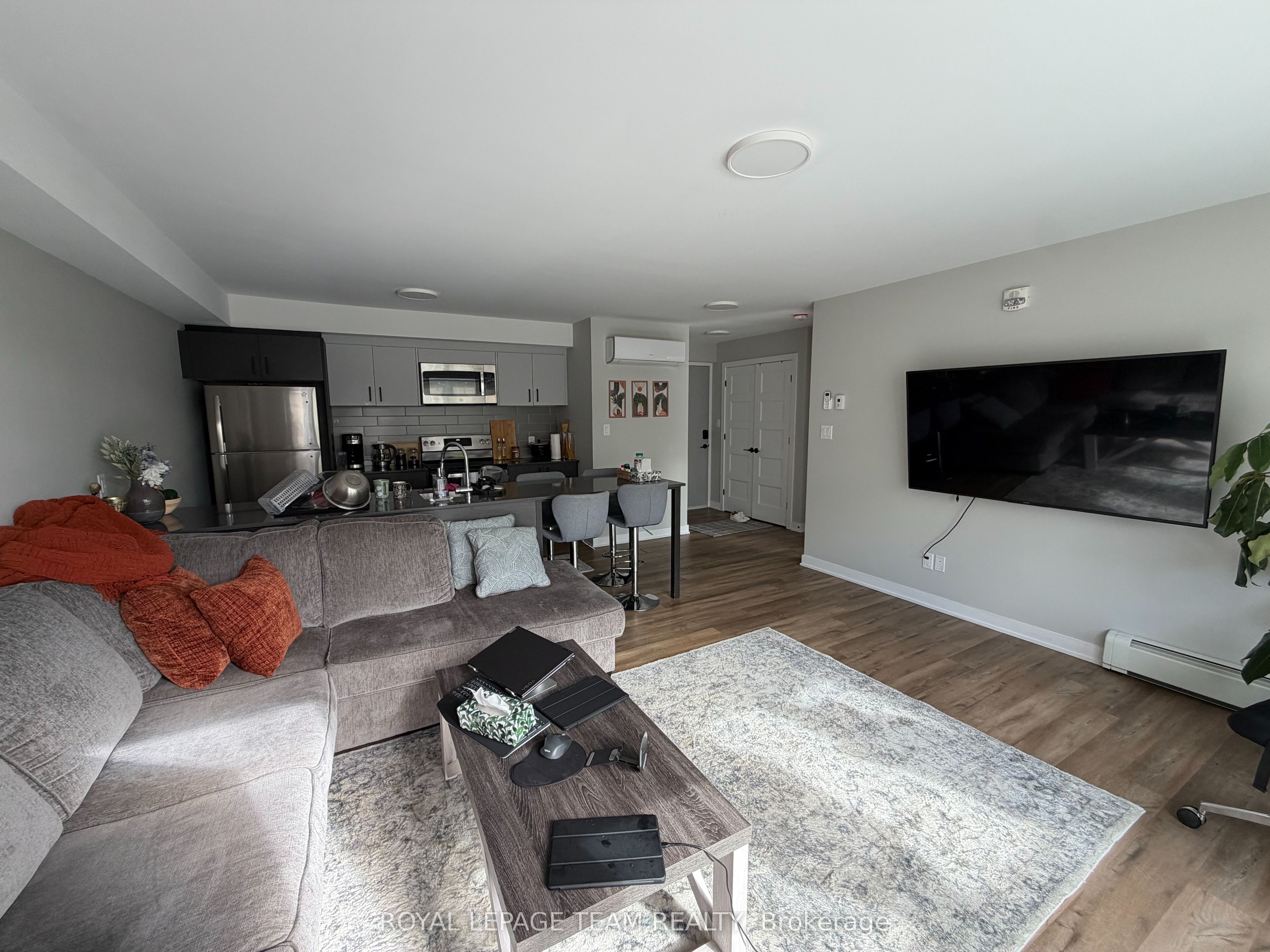Unit 204 - 1305 Summerville Avenue, Ottawa 3