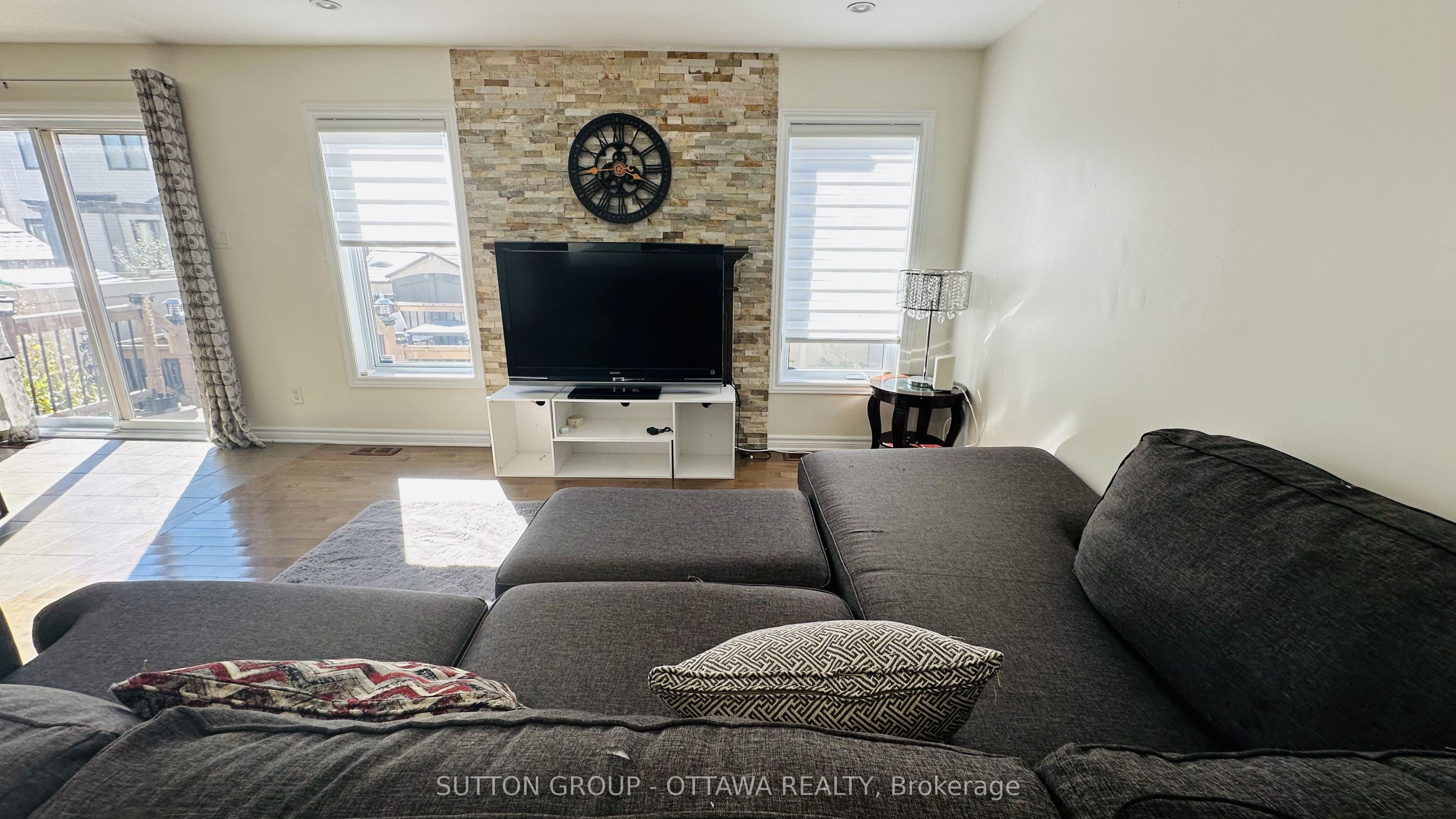 608 Clearbrook Drive, Nepean 4