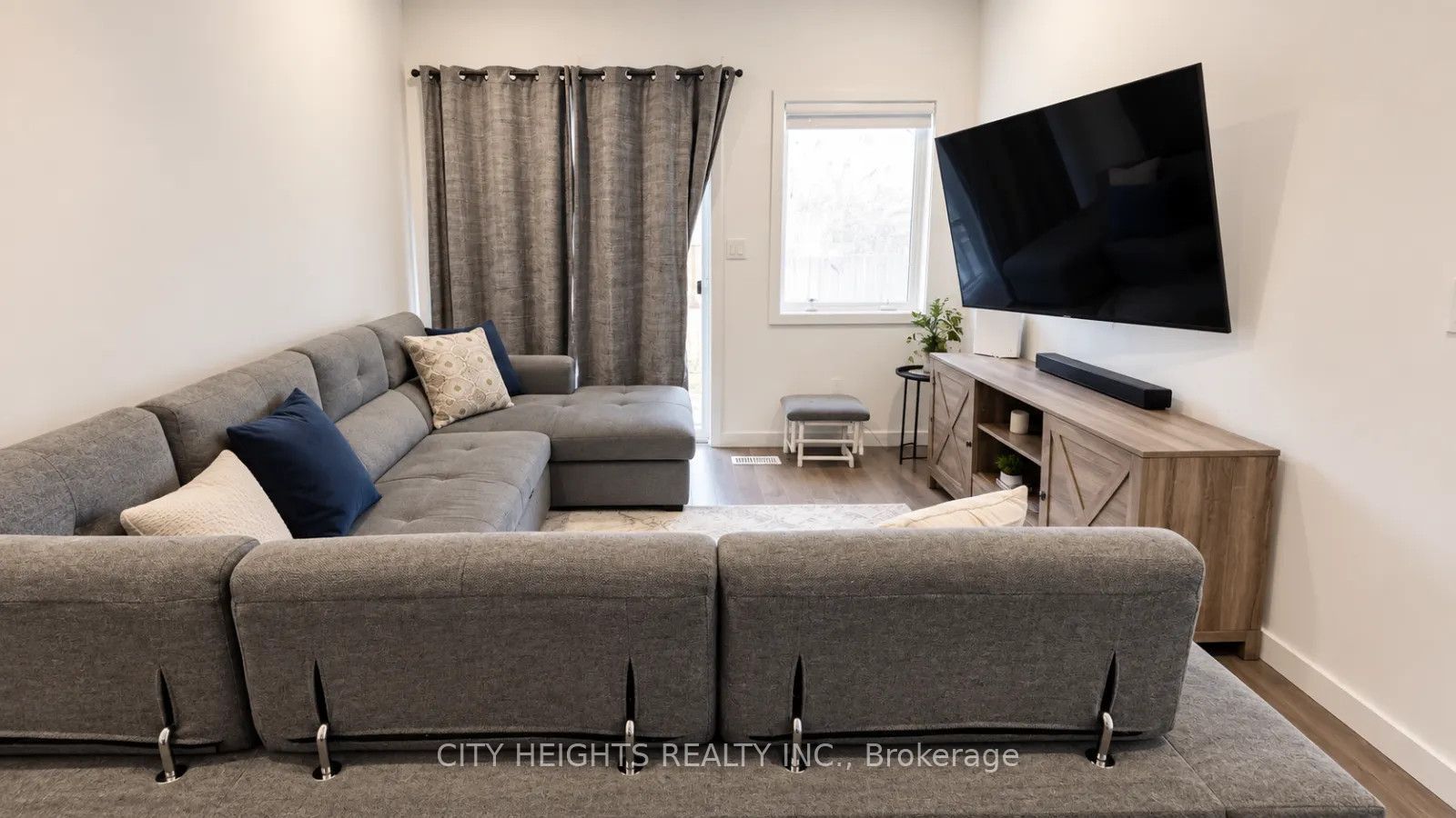 Unit 1 - 370 Alberta Street, Welland 1