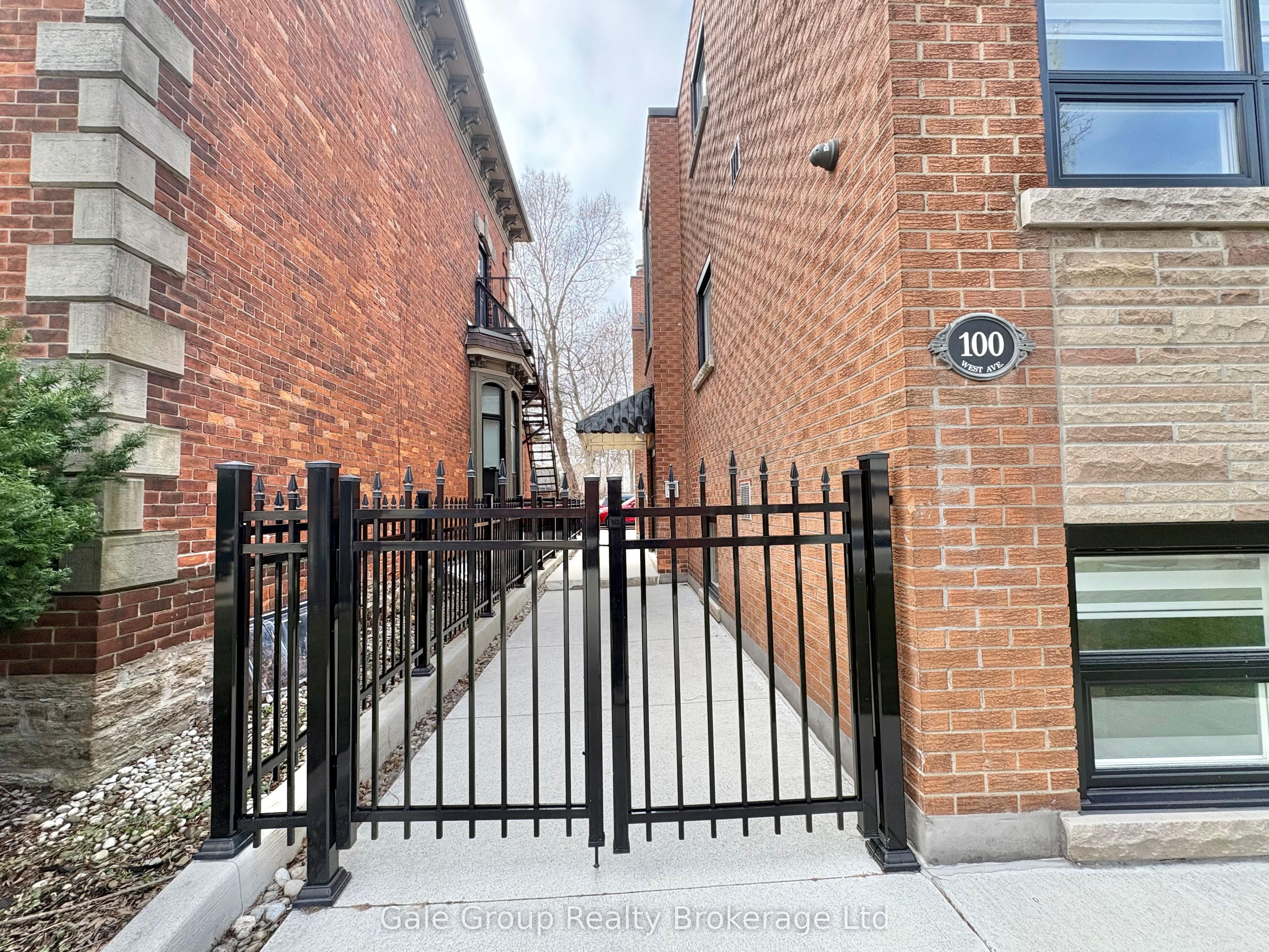 Unit Unit 2 - 100 West Avenue S, Hamilton 2