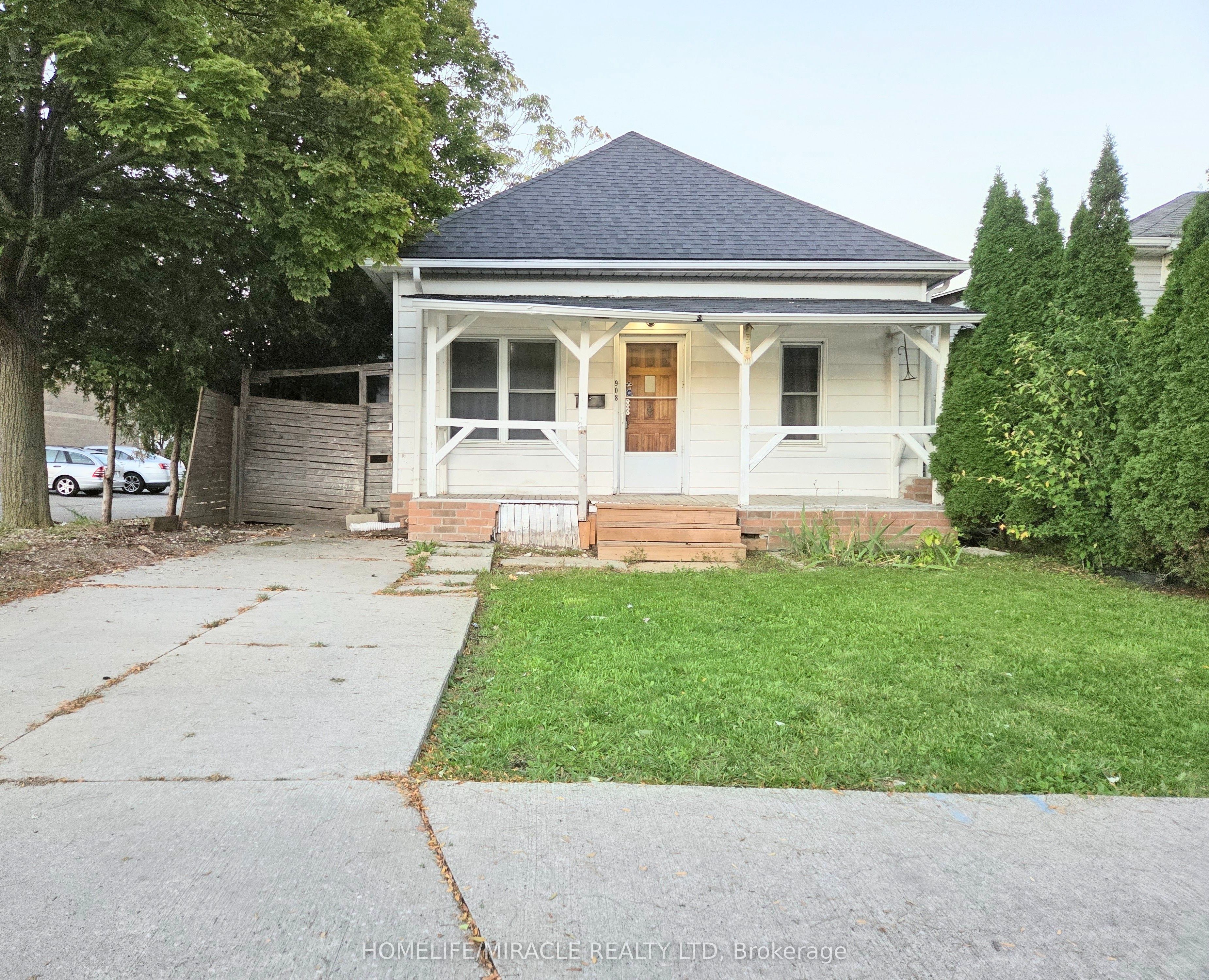 908 Windsor Avenue, Windsor 2