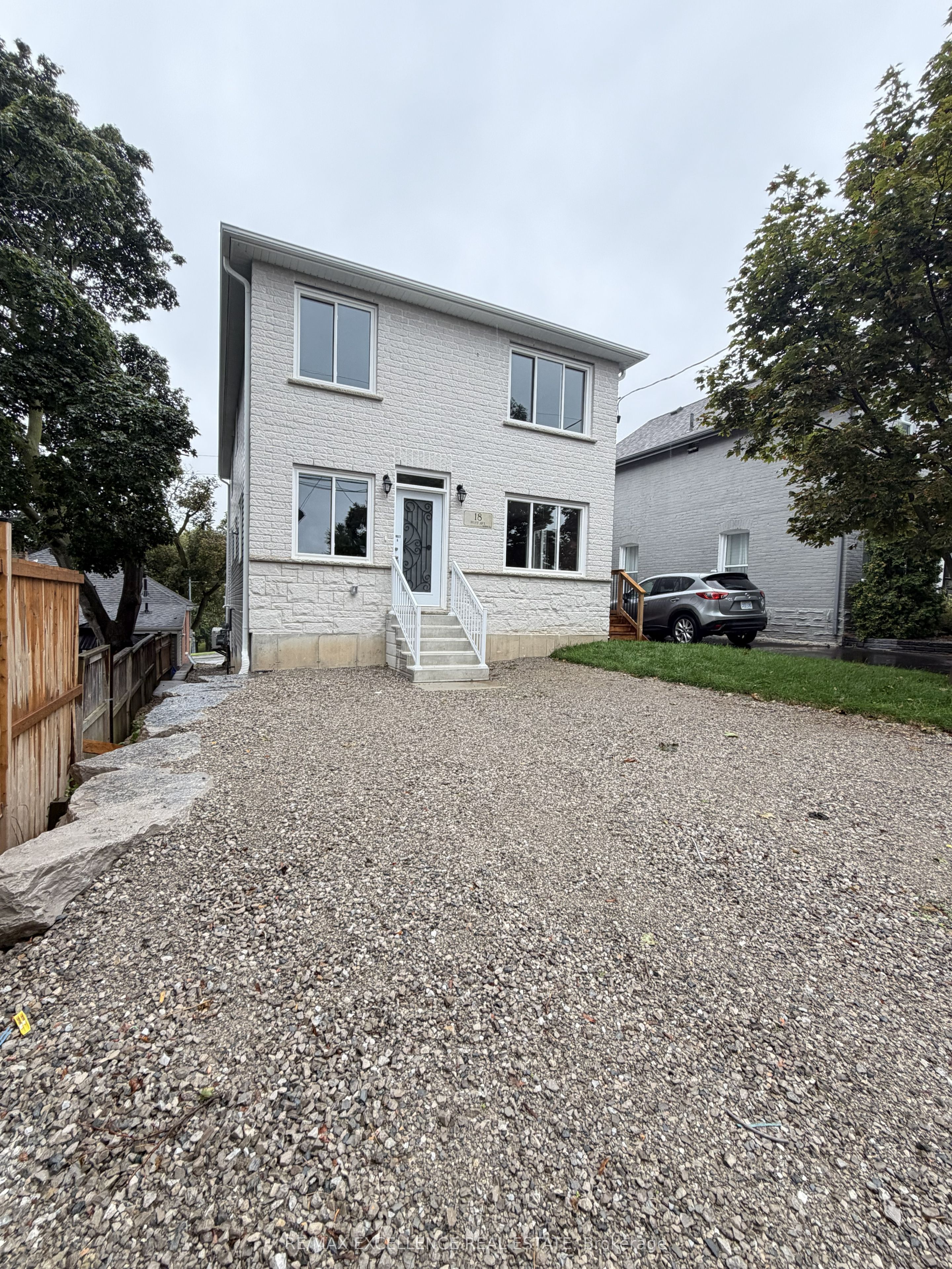 18 Huff Avenue, Brantford 2