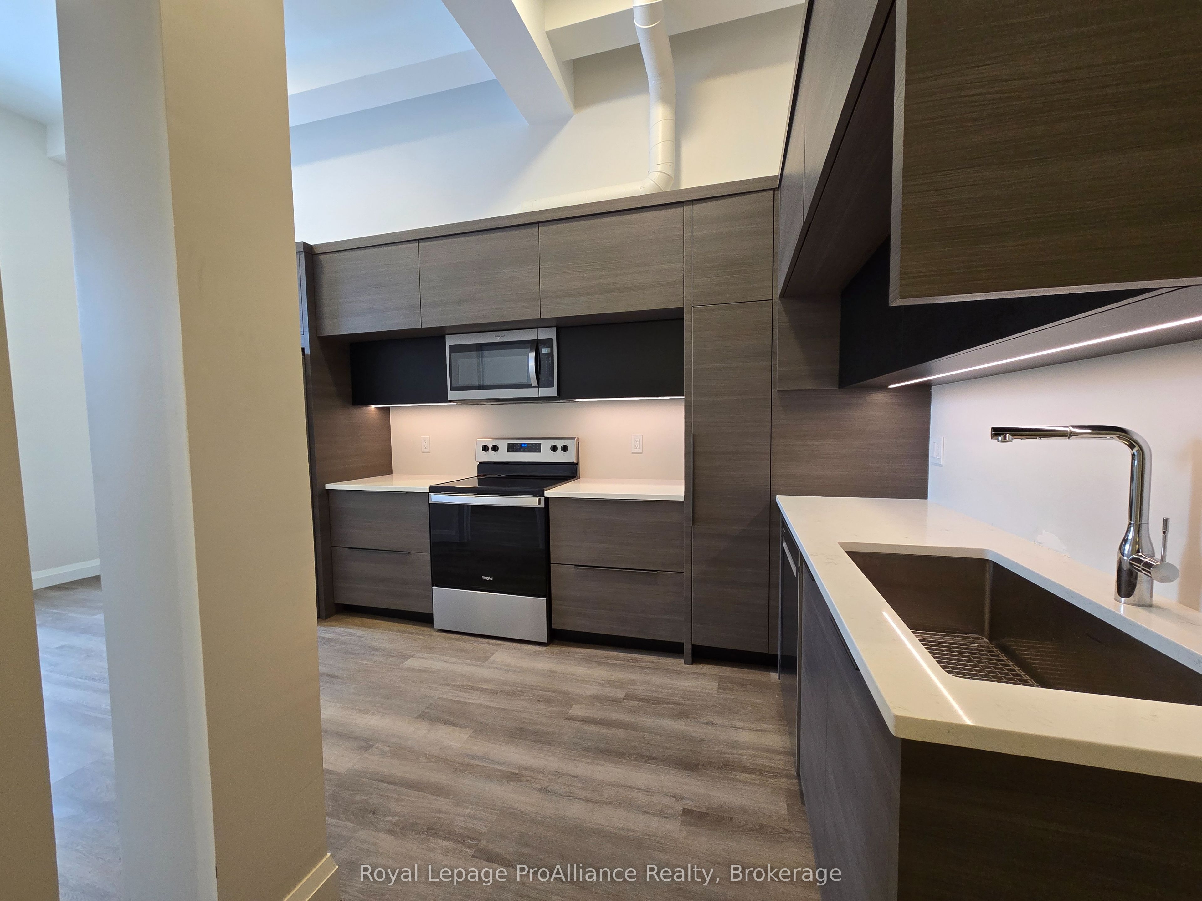 Unit 1 - 261 Front Street, Belleville 4