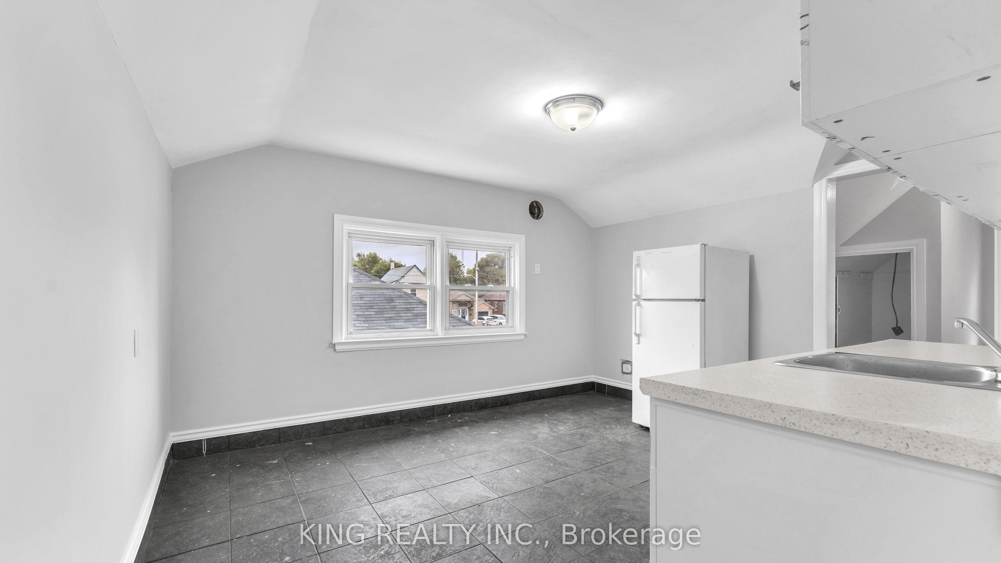 Unit UPPER - 908 Trafalgar Street, London 4
